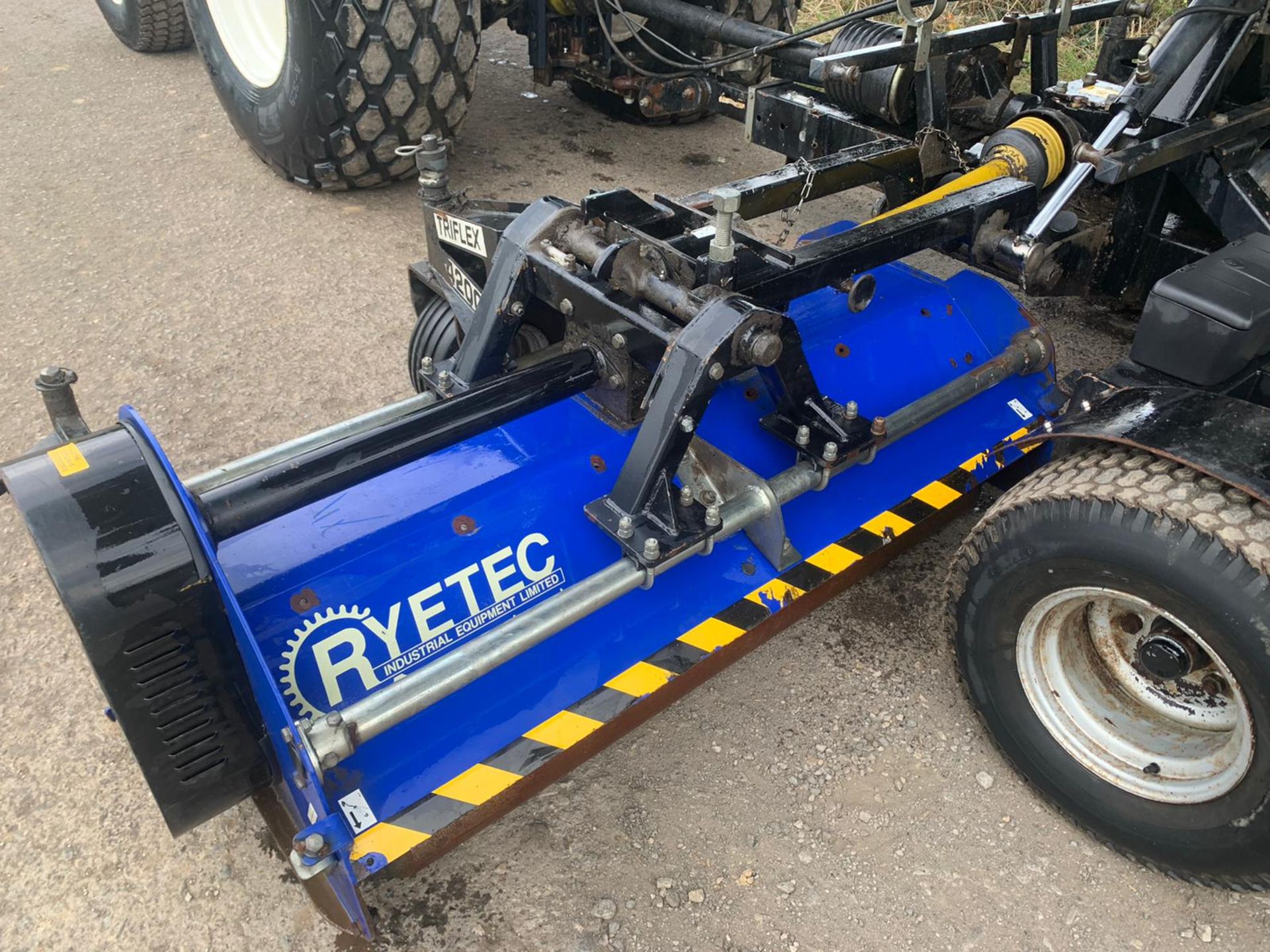 RYETEC TRIFLEX 4200 TOWBEHIND FLAIL 3 GANG MOWER, IN WORKING ORDER, PTO DRIVEN *PLUS VAT* - Image 9 of 15