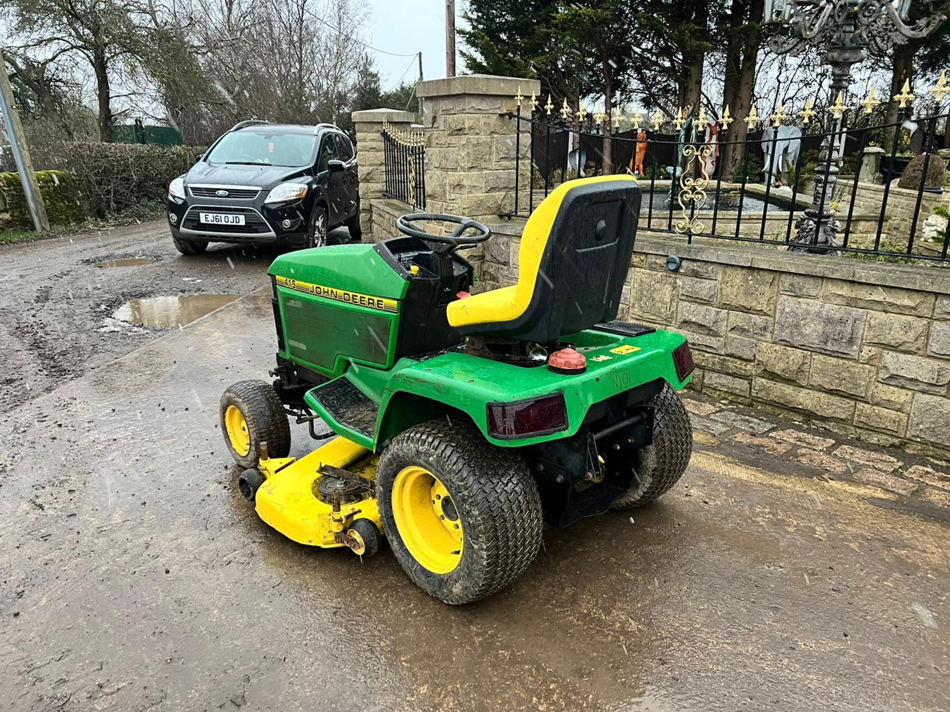 JOHN DEERE 415 COMPACT TRACTOR / RIDE ON MOWER, RUNS DRIVES AND CUTS, 1129 HOURS *PLUS VAT* - Image 4 of 8
