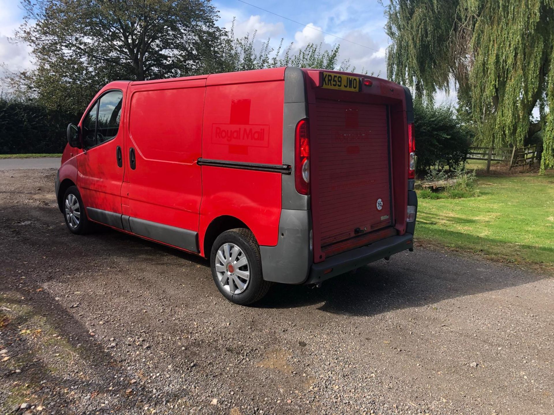 2009/59 VAUXHALL VIVARO 2700 CDTI SWB RED PANEL VAN, 154,370 MILES, 2.0 DIESEL *PLUS VAT* - Image 4 of 13