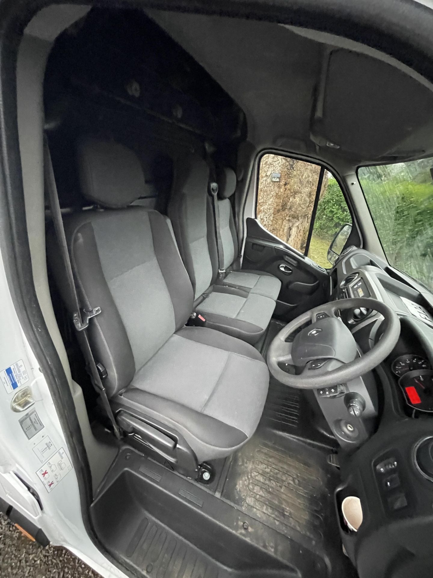 4x4 2019 RENAULT TRUCKS MASTER 35 LWB 4x4 WHITE PANEL VAN, 20K MILES *PLUS VAT* CAMPER? SWAMPER? - Image 13 of 36