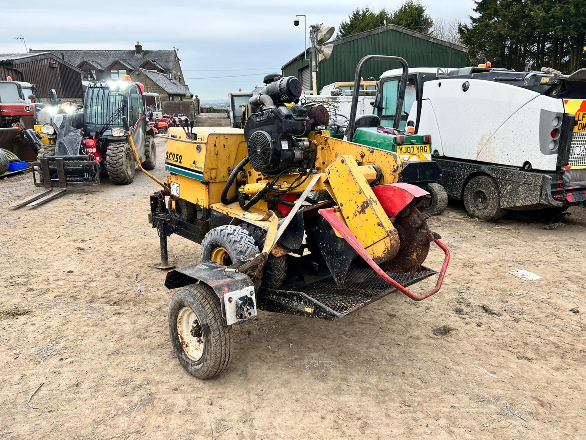 VERMEER SC252 TWIN WHEELED STUMP FRINDER WITH SINGLE AXLE TRAILER, 1885 HOURS *PLUS VAT* - Image 8 of 17