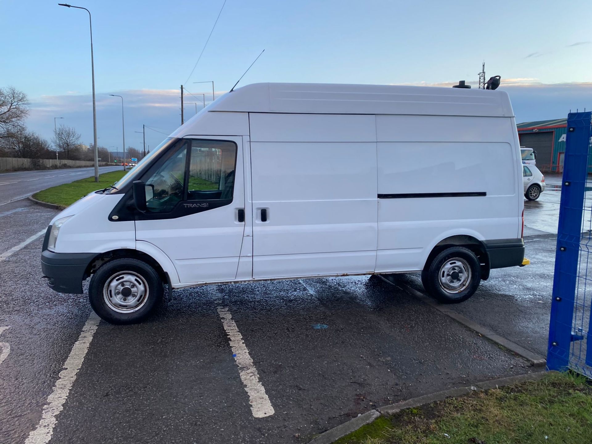 2011 FORD TRANSIT 100 T350L RWD WHITE PANEL VAN, 86K MILES, 2.4 DIESEL, WORKSHOP TYRE VEHICLE - Image 4 of 12