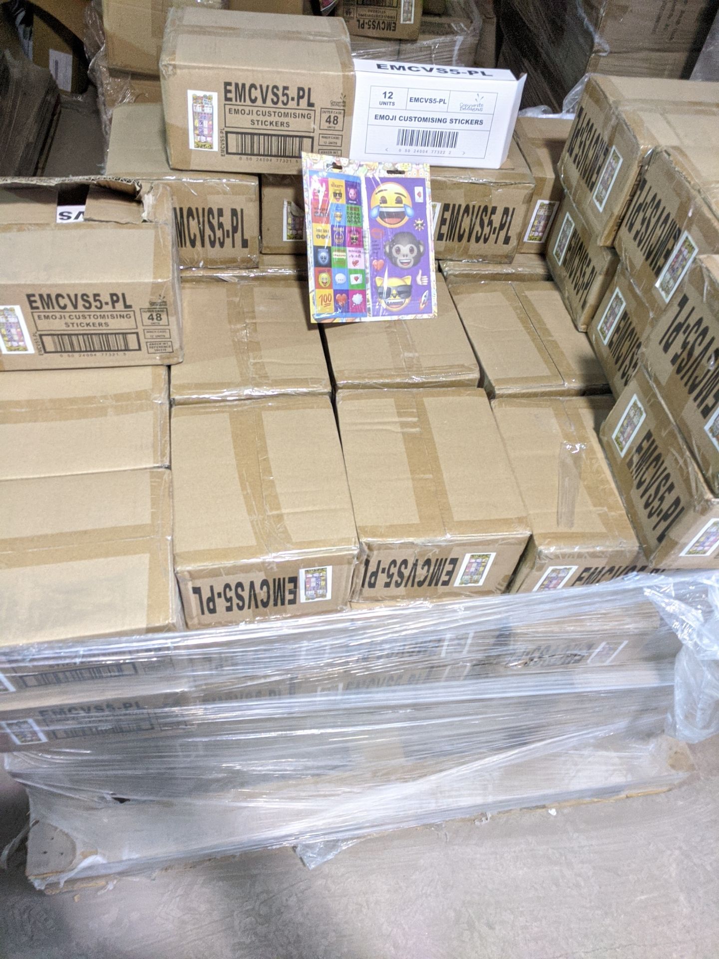 1 PALLET CONTAINING 70 BOXES OF 48pcs BRAND NEW AND SEALED LISCENSED STICKER DECALS *PLUS VAT* - Image 6 of 6