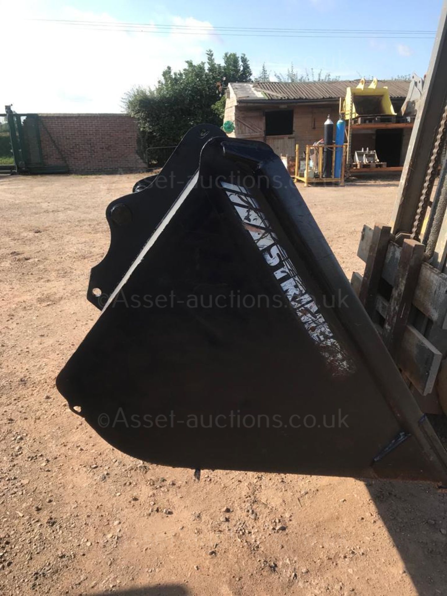 MANITOU BUCKET *NO VAT* - Image 4 of 4