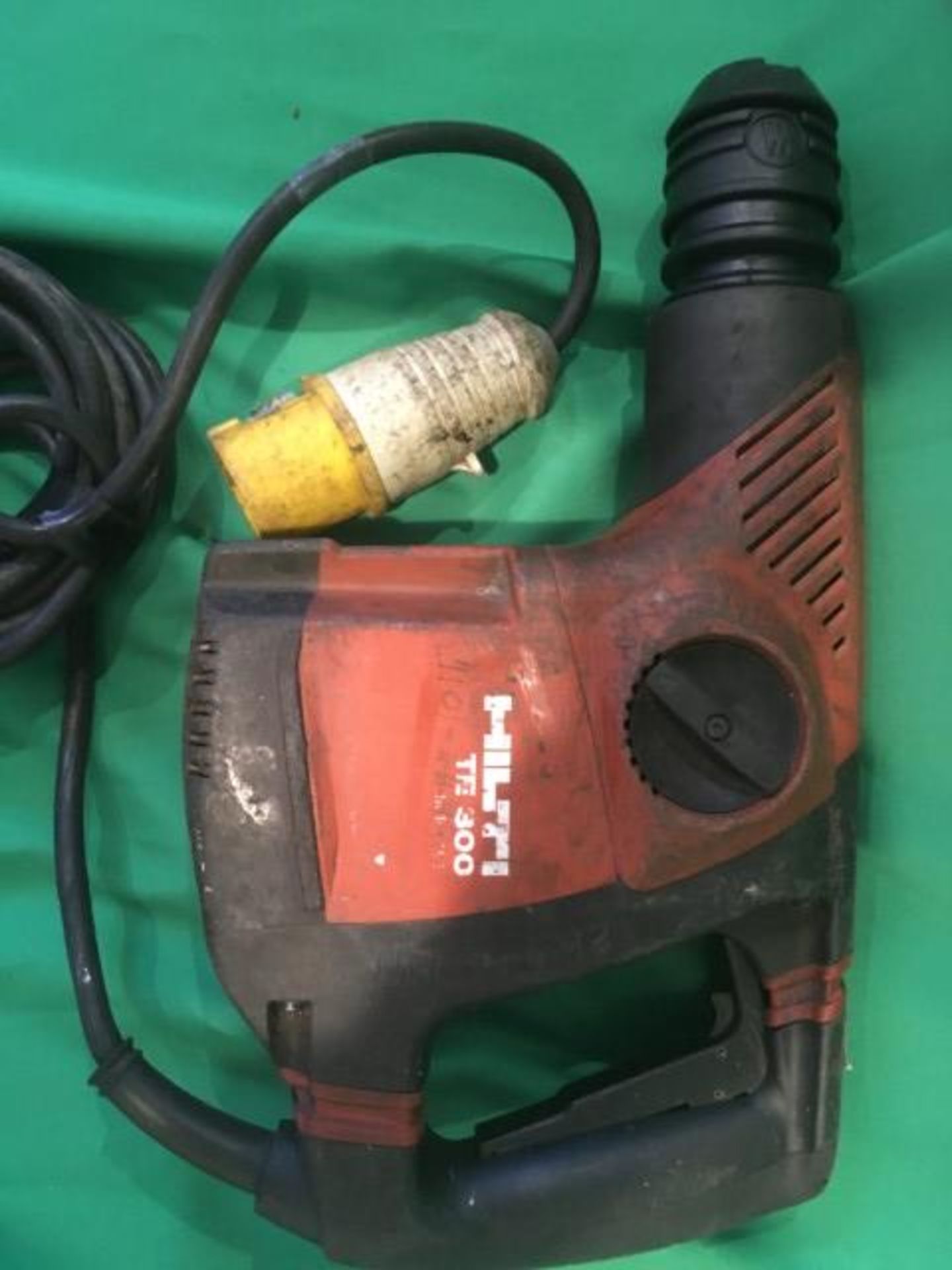 HILTI YE300 AVR VERY LIGHT SDS PLUS (TE-C) DEMOLITION HAMMER FOR SURFACE CORRECTIONS - Image 4 of 7