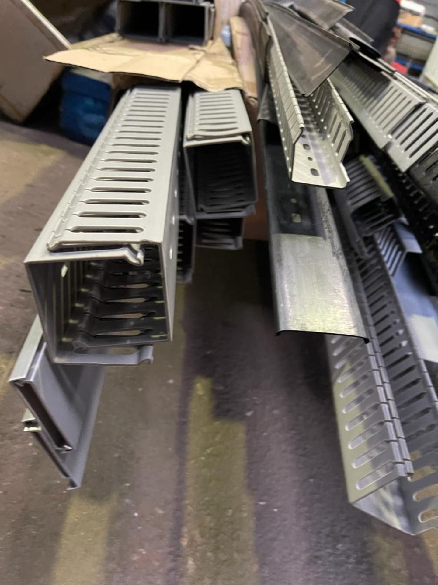 LARGE QUANTITY OF CABLE TRAY, TO PALLET AS SHOWN *NO RESERVE* NO VAT - Image 2 of 5