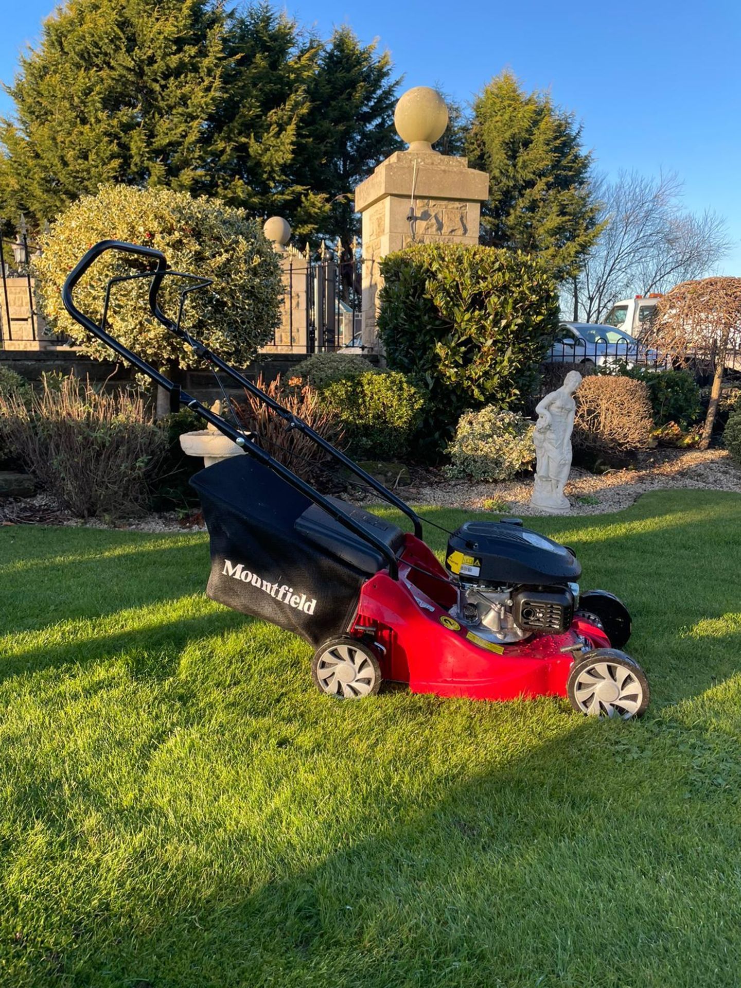 NEW AND UNUSED 2021 MOUNTFIELD EP 414 PUSH LAWN MOWER, FULLY ASSEMBLED *NO VAT*