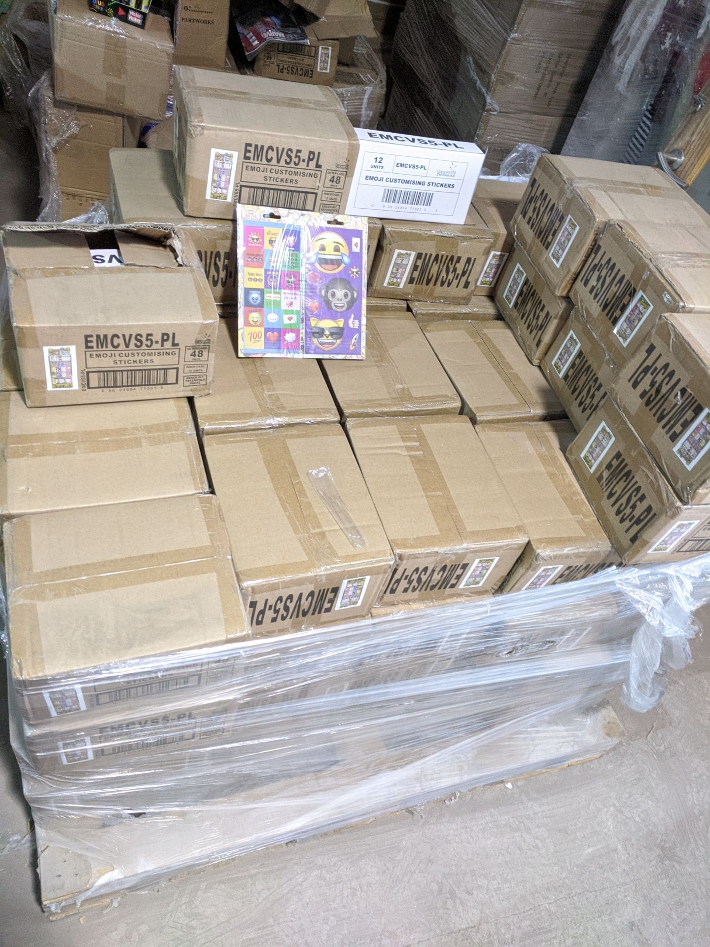 1 PALLET CONTAINING 70 BOXES OF 48pcs BRAND NEW AND SEALED LISCENSED STICKER DECALS *PLUS VAT* - Image 3 of 6