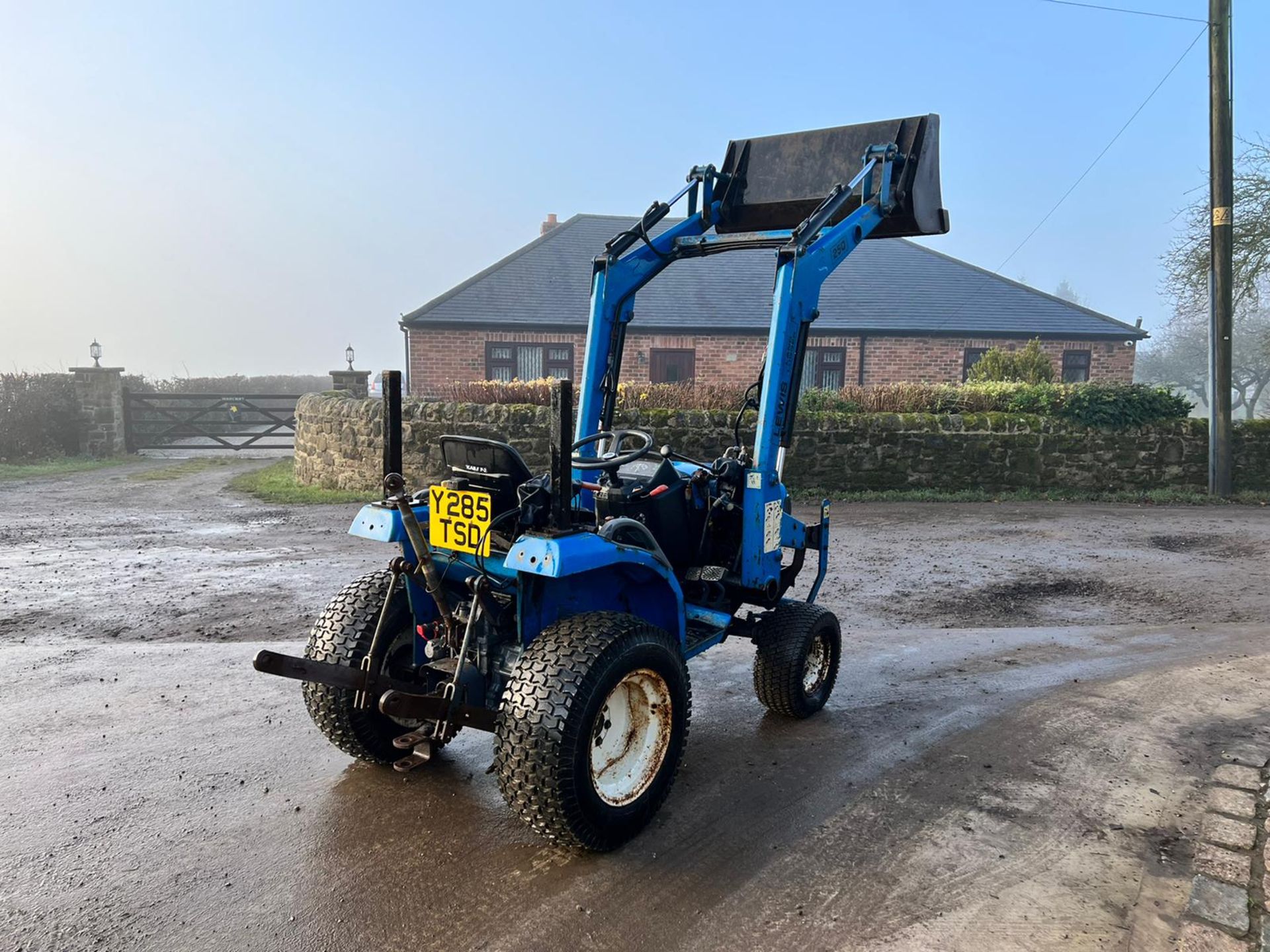 NEW HOLLAND TC21D 4WD COMPACT TRACTOR WITH FRONT LOADER AND BUCKET *PLUS VAT* - Image 8 of 18