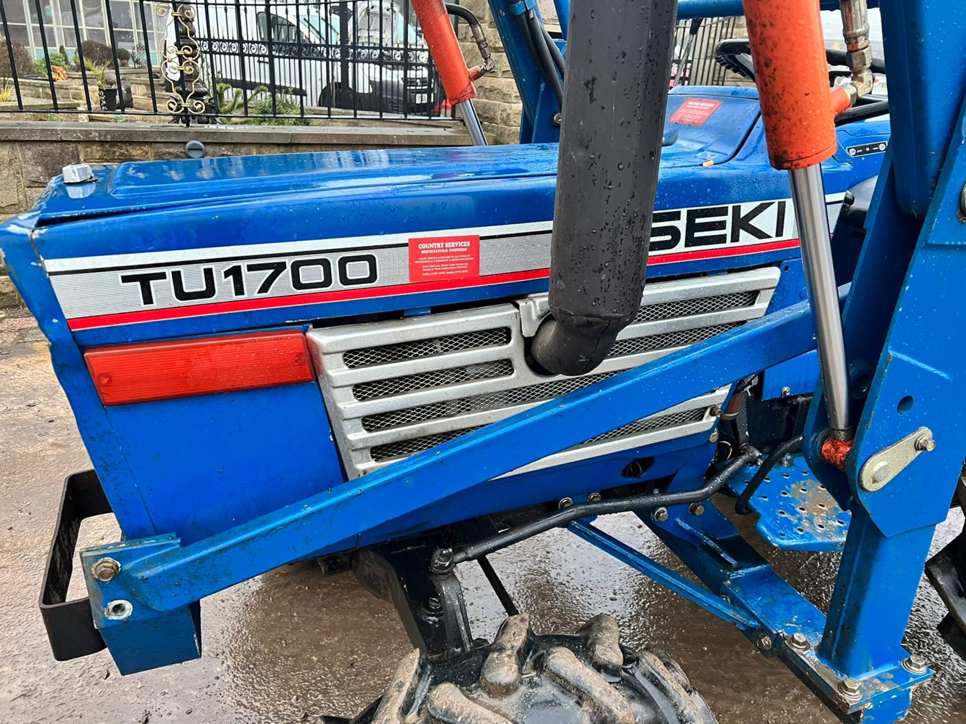 ISEKI TU1700 4WD COMPACT TRACTOR WITH FRONT LOADER AND BUCKET, RUNS DRIVES AND LIFTS PLUS VAT* - Image 18 of 18