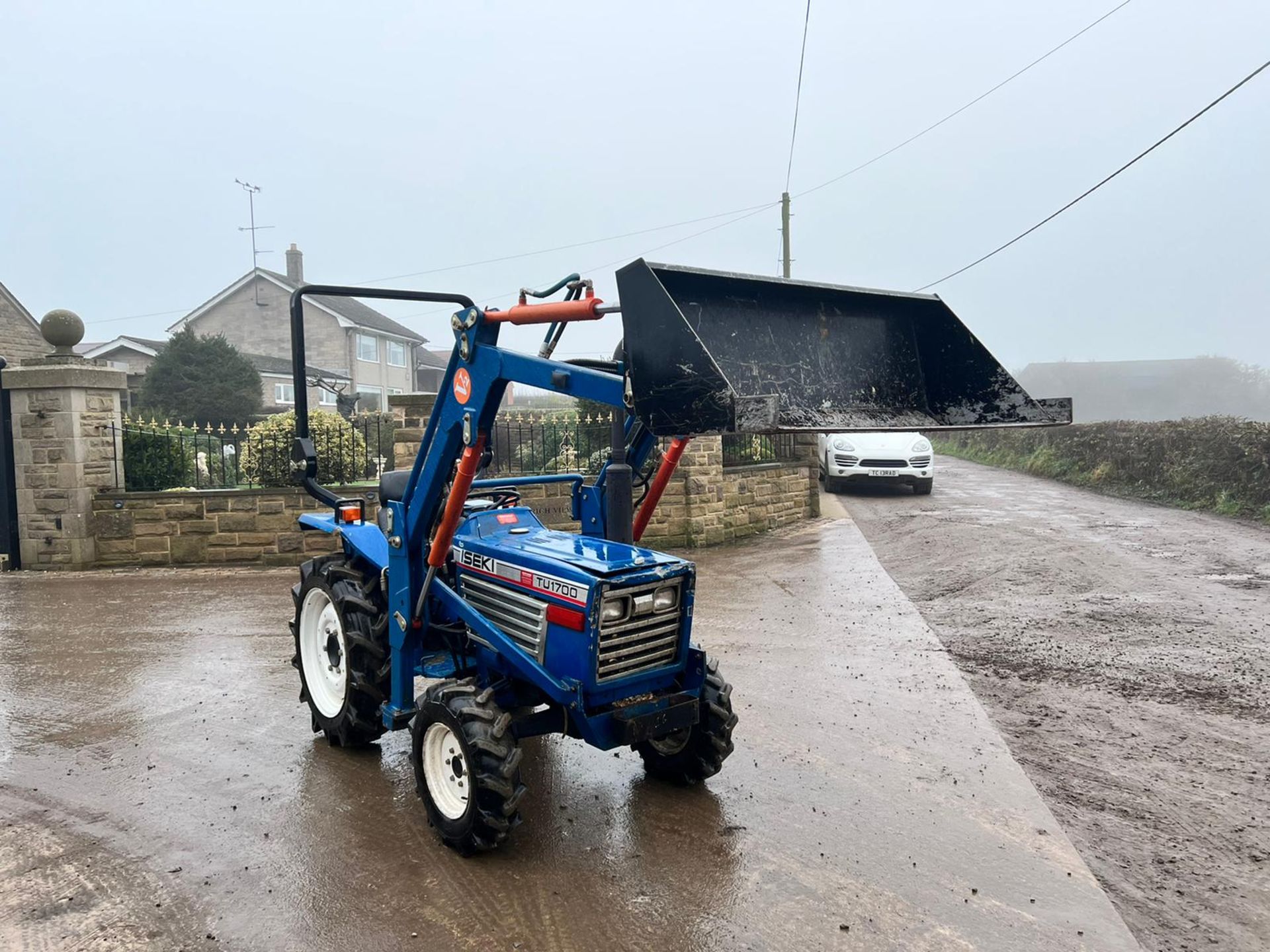 ISEKI TU1700 4WD COMPACT TRACTOR WITH FRONT LOADER AND BUCKET, RUNS DRIVES AND LIFTS PLUS VAT*