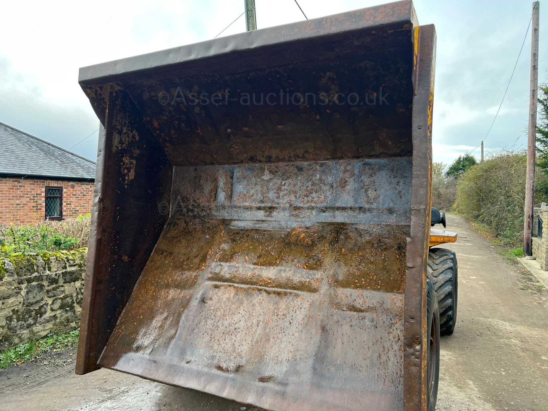 THWAITES ALLDRIVE 6 TON 4WD DUMPER, RUNS DRIVES AND LIFTS, SHOWING A LOW 3103 HOURS *PLUS VAT* - Image 8 of 11