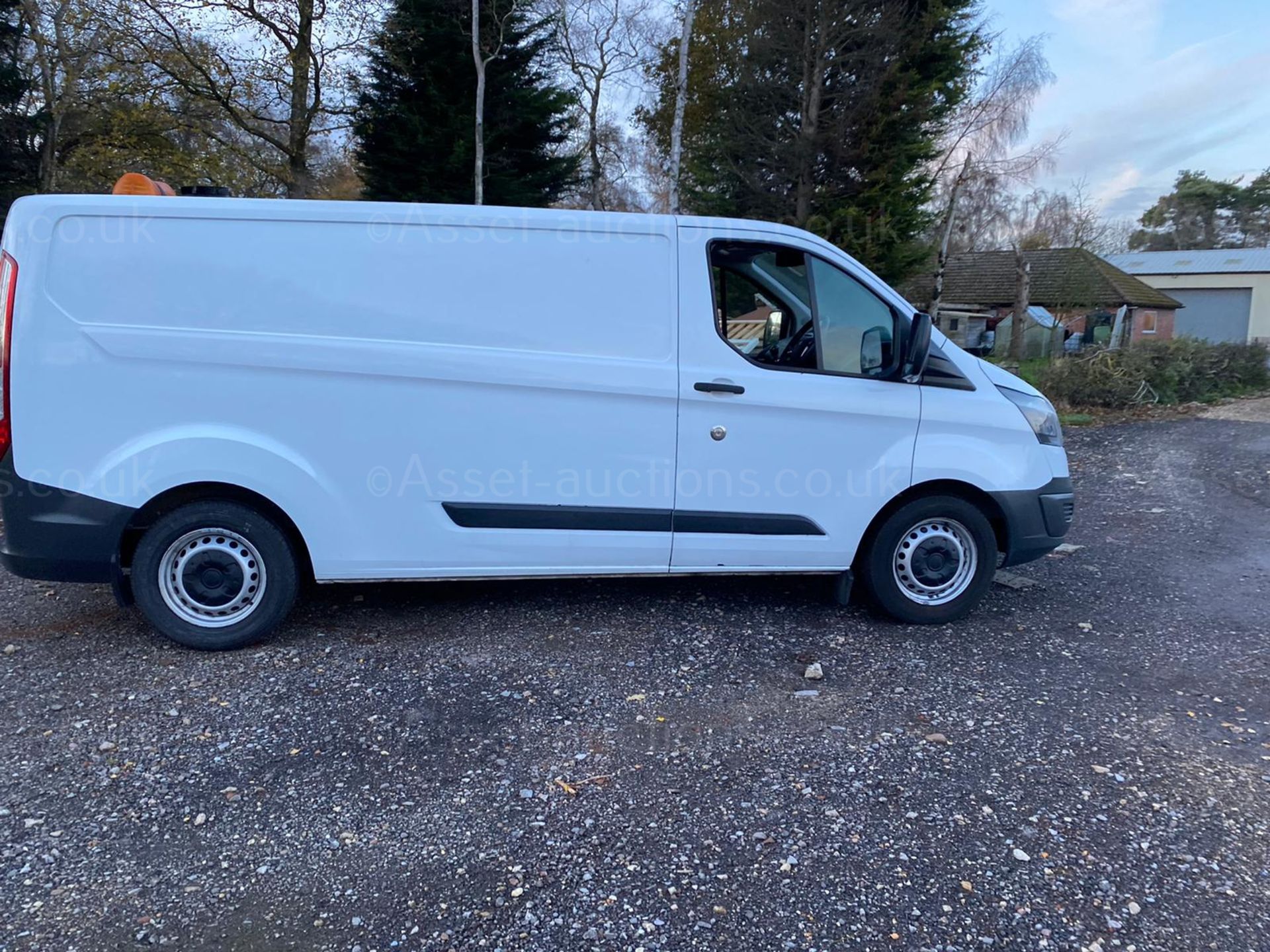 2015 FORD TRANSIT CUSTOM 330 ECO-TECH LWB PANEL VAN, 124K MILES, 2.2 DIESEL *PLUS VAT* - Image 5 of 11