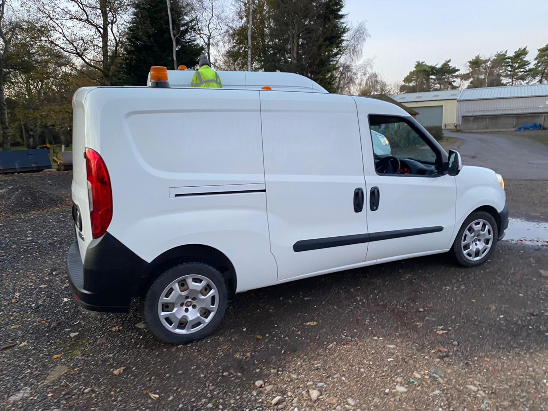 2015 FIAT DOBLO SX MULTIJET LWB MAXI WHITE PANEL VAN, 101K MILES, AIR CON *PLUS VAT* - Image 6 of 9