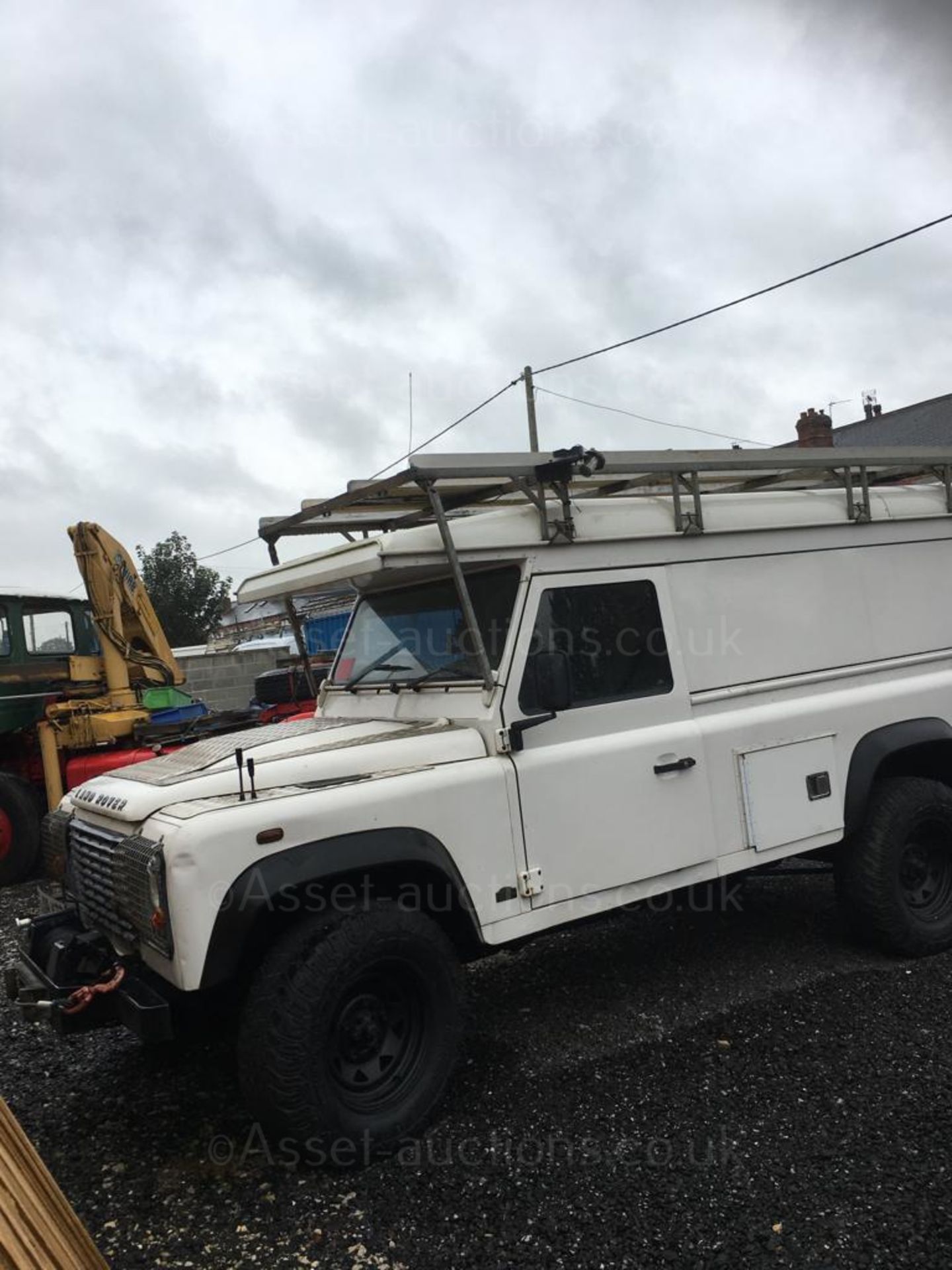 2008 LAND ROVER DEFENDER 110 HARD TOP, 2402cc DIESEL ENGINE *NO VAT* - Image 2 of 17