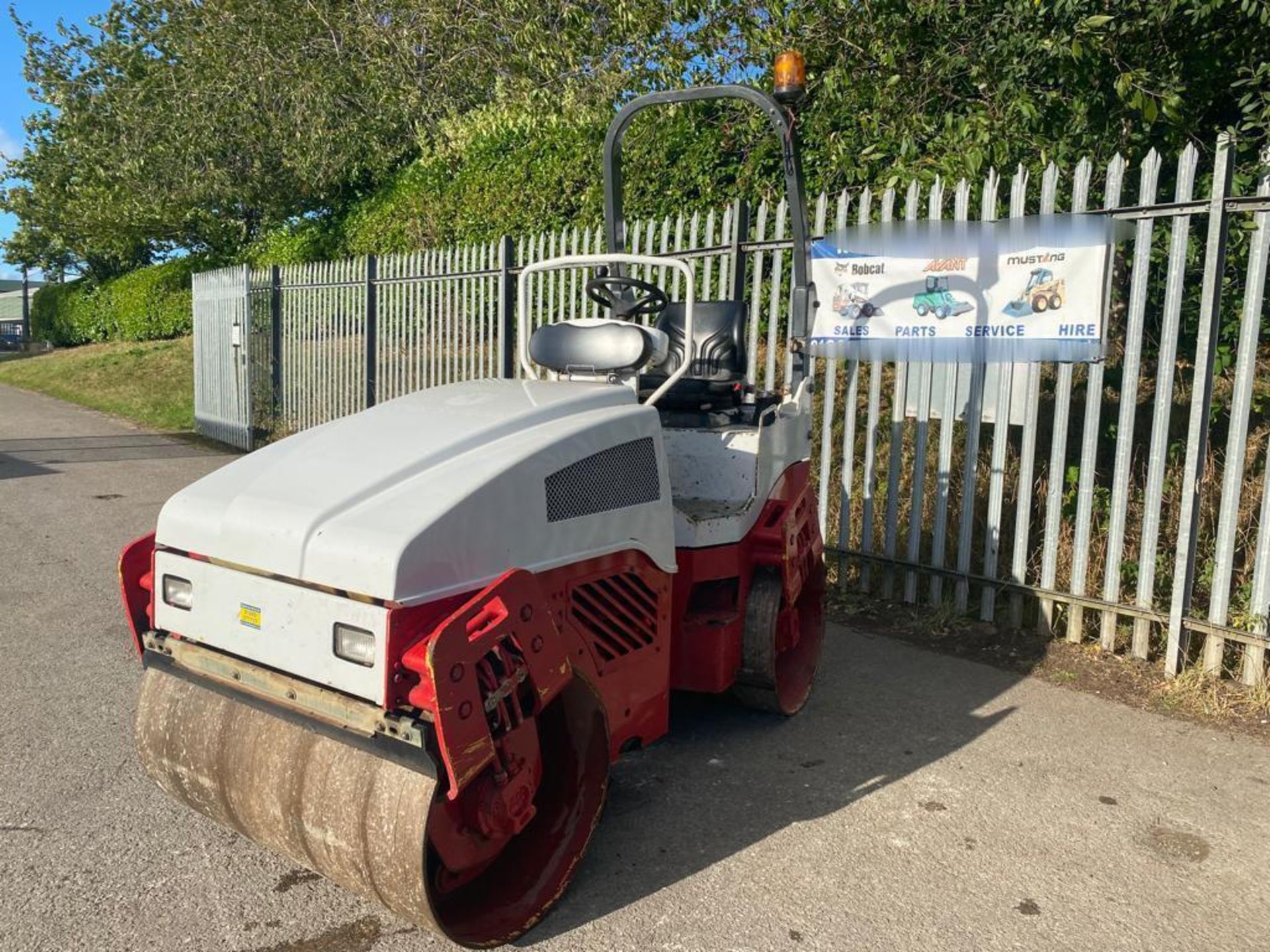 BOMAG 120 TANDOM ROLLER, 656 HOURS ON THE CLOCK, NEW ENGINE - NO HOURS OCCURED SINCE FITTING - Image 2 of 3