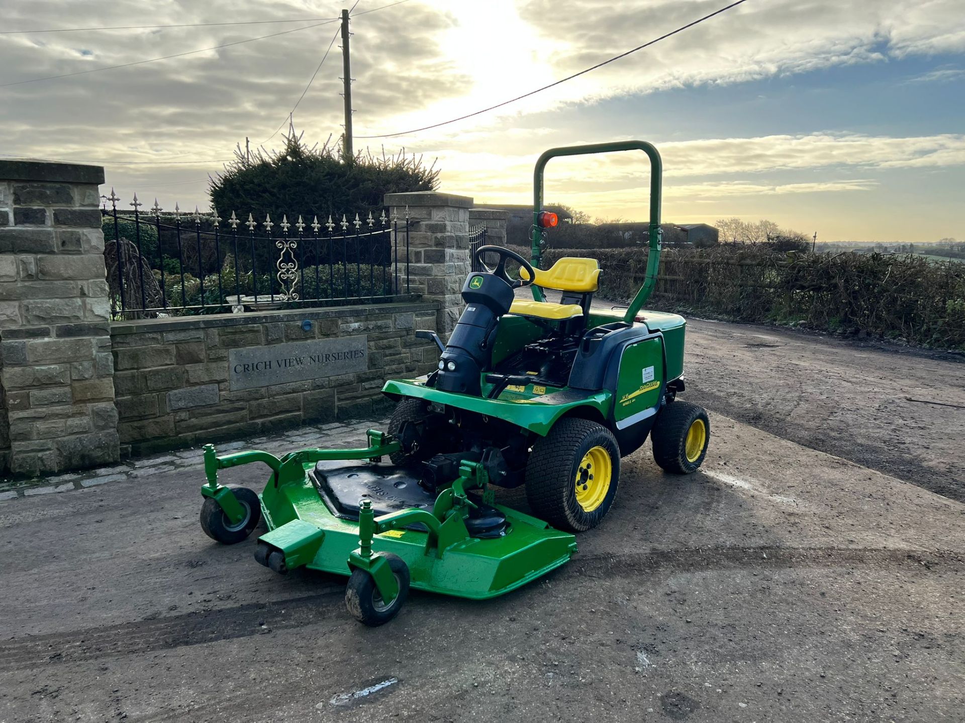 2014 JOHN DEERE 1445 4WD RIDE ON MOWER, RUNS DRIVES AND CUTS, SHOWING A LOW 2956 HOURS *PLUS VAT* - Image 2 of 10