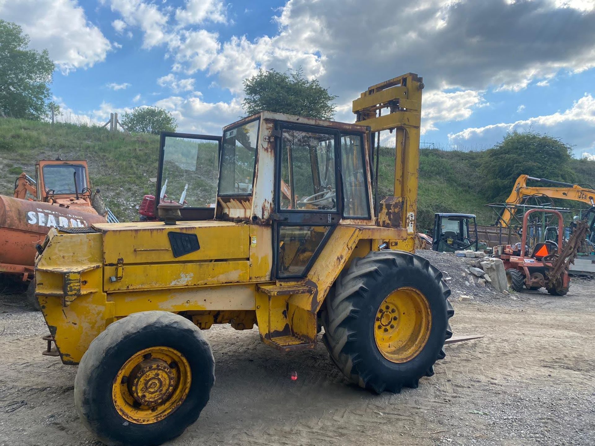 JCB 926 4 WHEEL DRIVE ROUGH TERRAIN FORK LIFT, RUNS, WORKS AND LIFTS *PLUS VAT* - Image 2 of 7