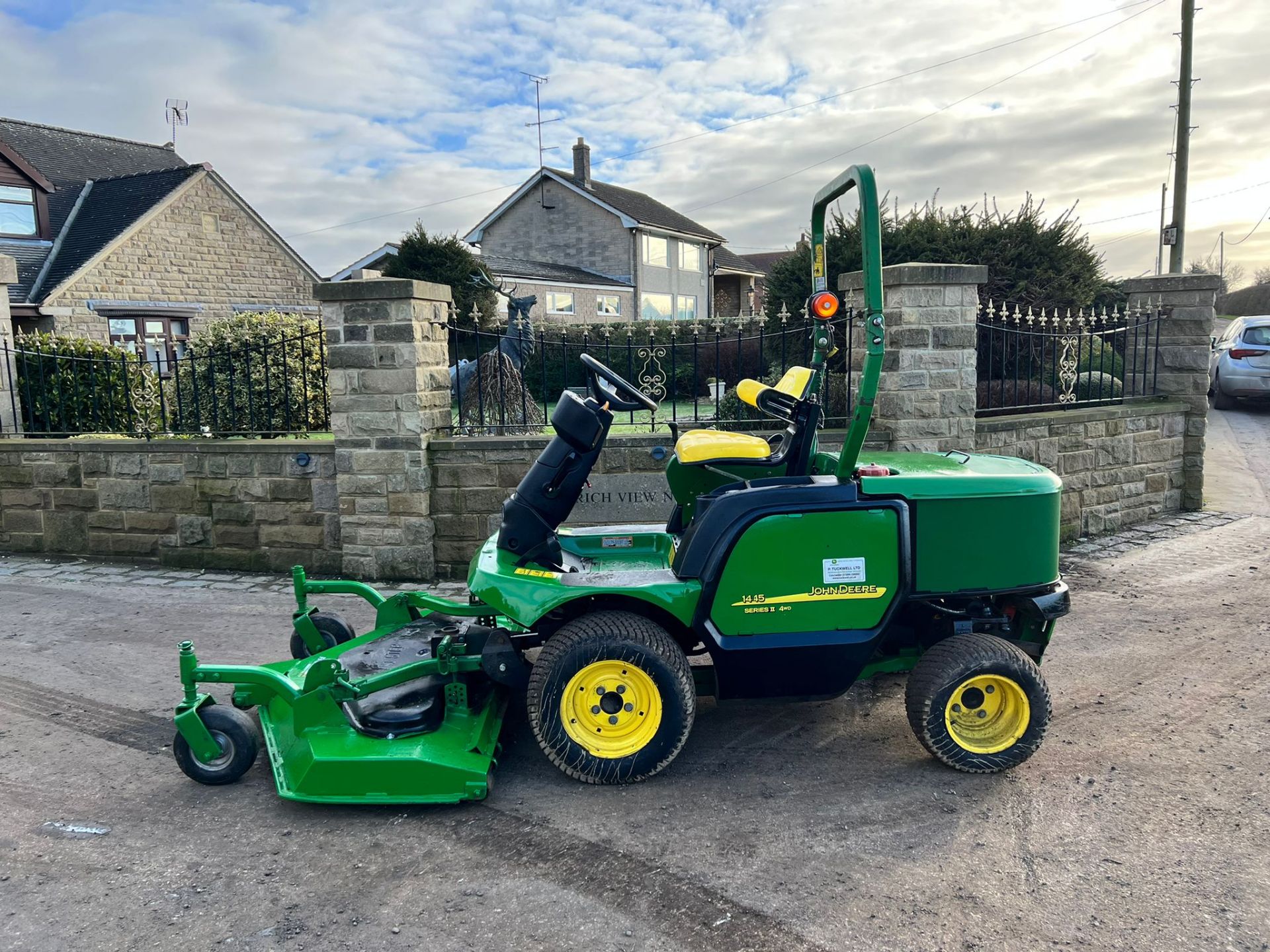 2014 JOHN DEERE 1445 4WD RIDE ON MOWER, RUNS DRIVES AND CUTS, SHOWING A LOW 2956 HOURS *PLUS VAT* - Image 3 of 10