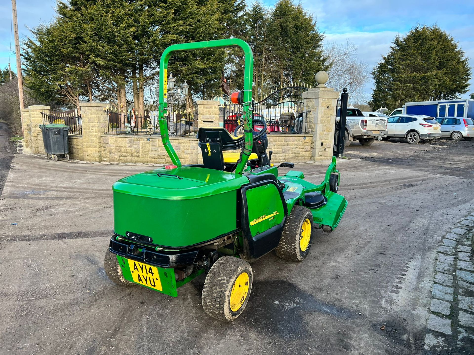 2014 JOHN DEERE 1445 4WD RIDE ON MOWER, RUNS DRIVES AND CUTS, SHOWING A LOW 2956 HOURS *PLUS VAT* - Image 5 of 10