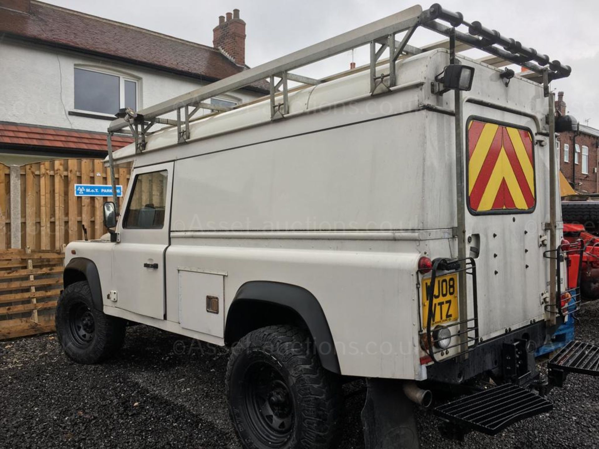 2008 LAND ROVER DEFENDER 110 HARD TOP, 2402cc DIESEL ENGINE *NO VAT* - Image 7 of 17