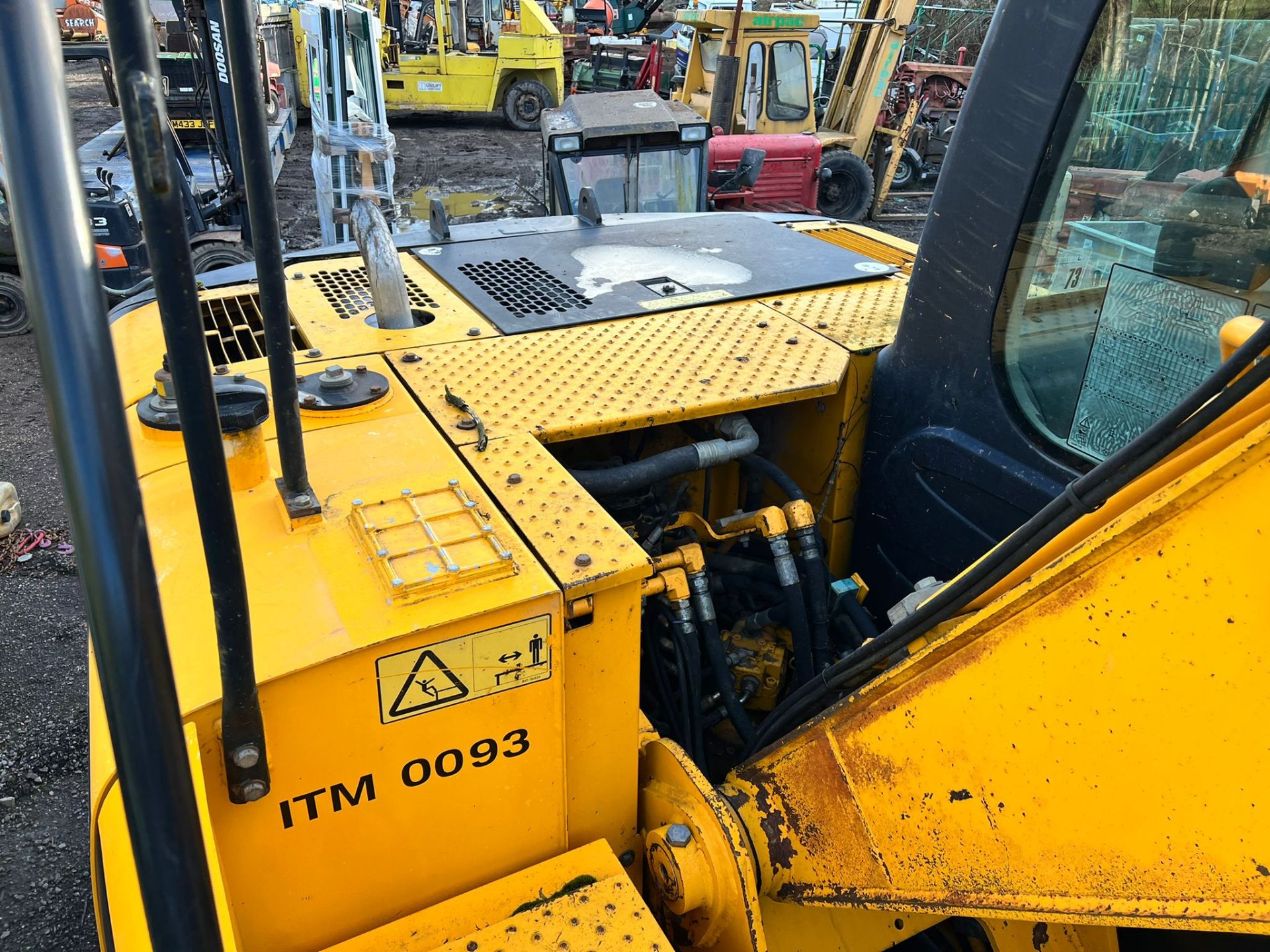 2007 JCB JS130LC 13 TON EXCAVATOR, RUNS DRIVES AND DIGS, SHOWING A LOW AND GENUINE 7787 HOURS - Image 8 of 14