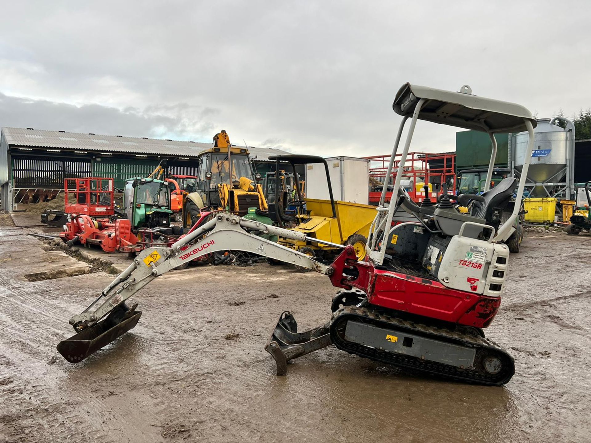 2015 TAKEUCHI TB215R 1.5 TON MINI DIGGER, RUNS DRIVES AND WORKS, 2 BUCKETS *PLUS VAT* - Image 6 of 22