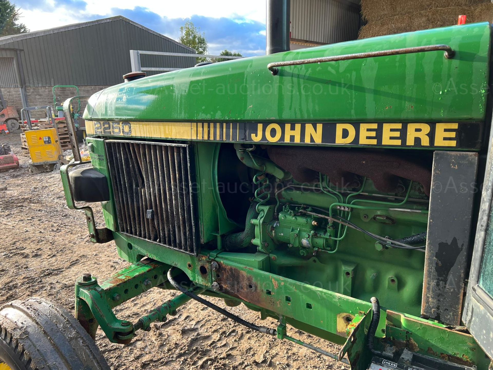 JOHN DEERE 2250 62hp TRACTOR, RUNS AND DRIVES, CABBED, 2 SPOOLS *PLUS VAT* - Image 10 of 11