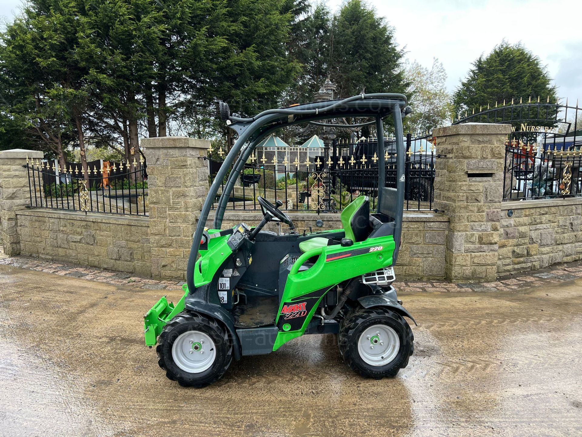 2018 AVANT 220 MULTI-FUNCTIONAL LOADER, RUNS DRIVES AND LIFTS, SHOWING A LOW 379 HOURS *PLUS VAT* - Image 9 of 14