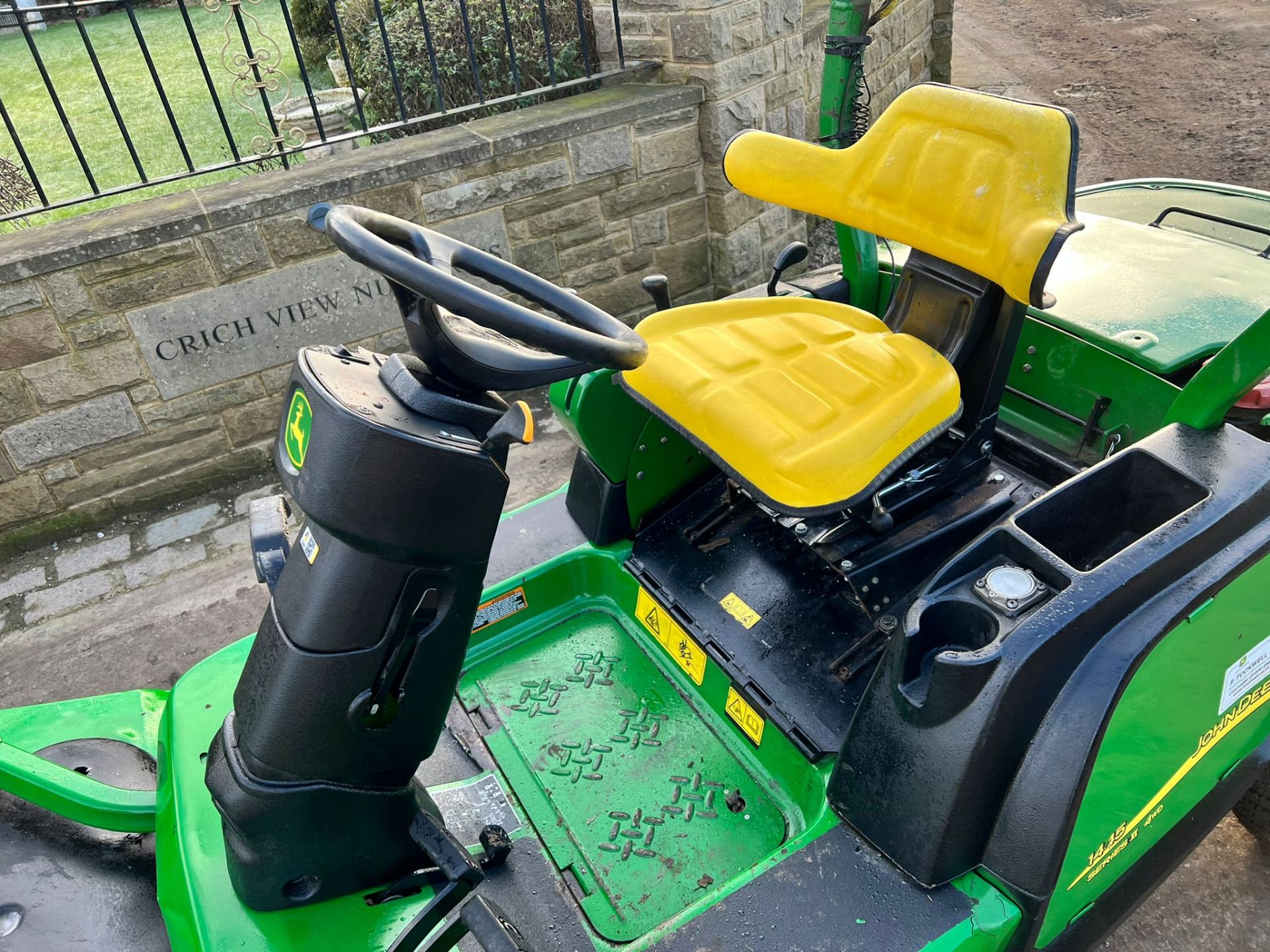 2014 JOHN DEERE 1445 4WD RIDE ON MOWER, RUNS DRIVES AND CUTS, SHOWING A LOW 2956 HOURS *PLUS VAT* - Image 6 of 10