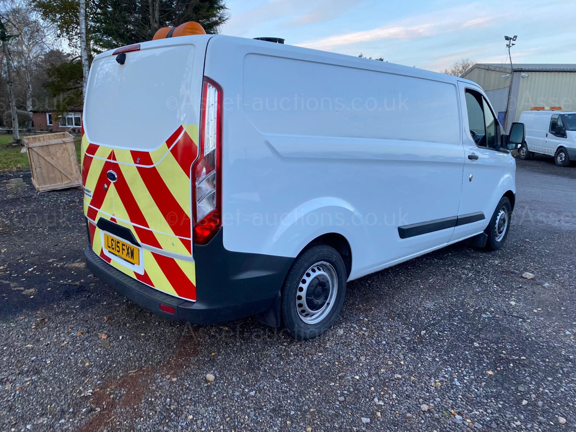 2015 FORD TRANSIT CUSTOM 330 ECO-TECH LWB PANEL VAN, 124K MILES, 2.2 DIESEL *PLUS VAT* - Image 4 of 11