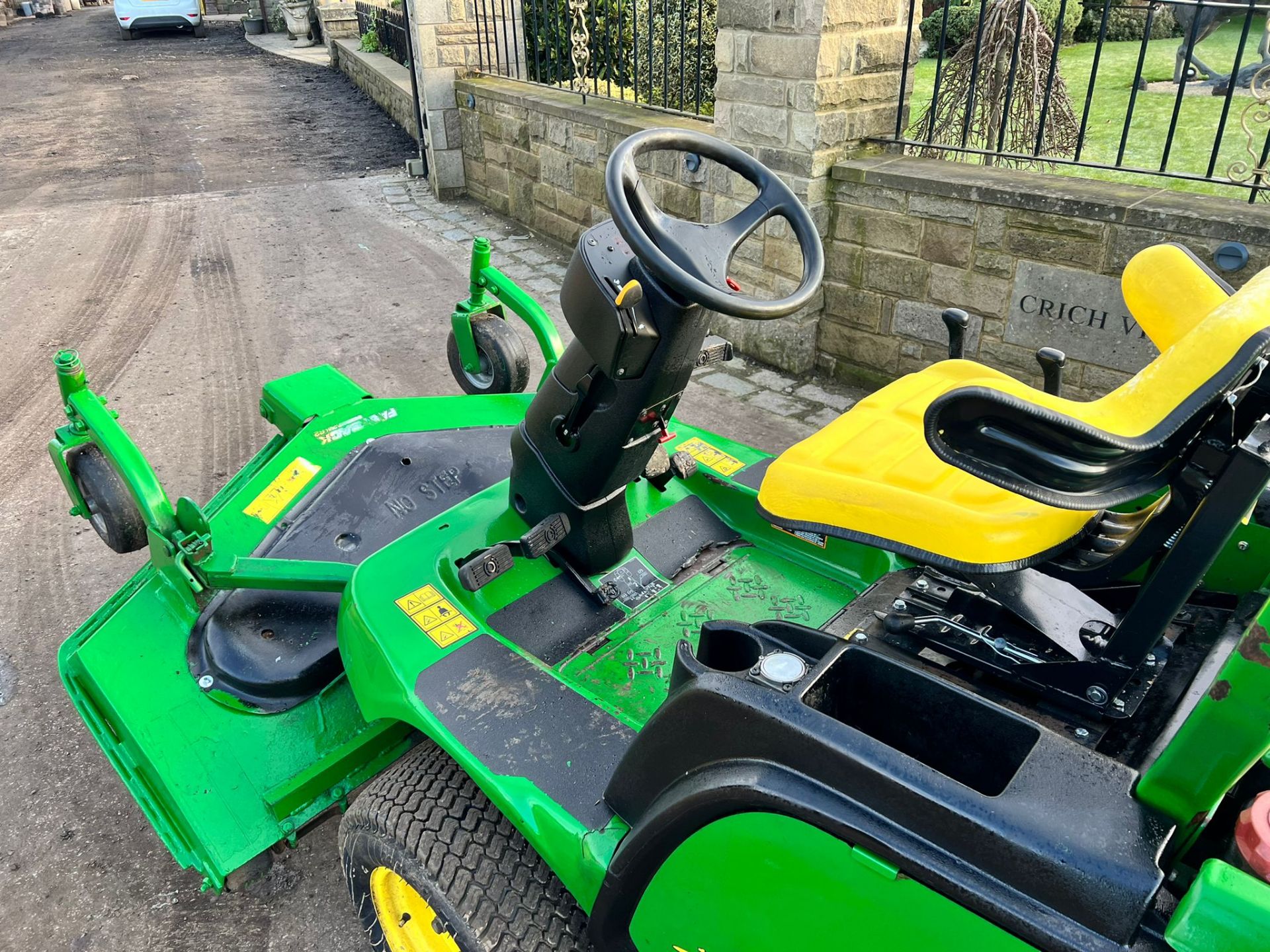 2014 JOHN DEERE 1445 4WD RIDE ON MOWER, RUNS DRIVES AND CUTS, SHOWING A LOW 2956 HOURS *PLUS VAT* - Image 7 of 10