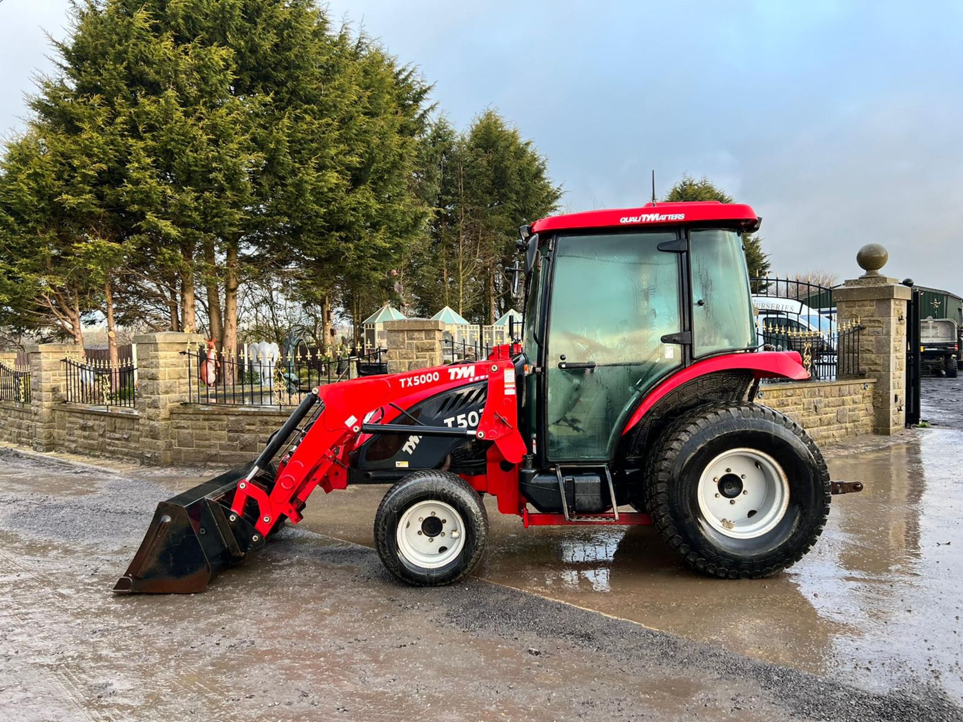 2016/66 TYM T503 4WD 50hp COMPACT TRACTOR WITH FRONT LOADER AND BUCKET *PLUS VAT* - Image 4 of 18