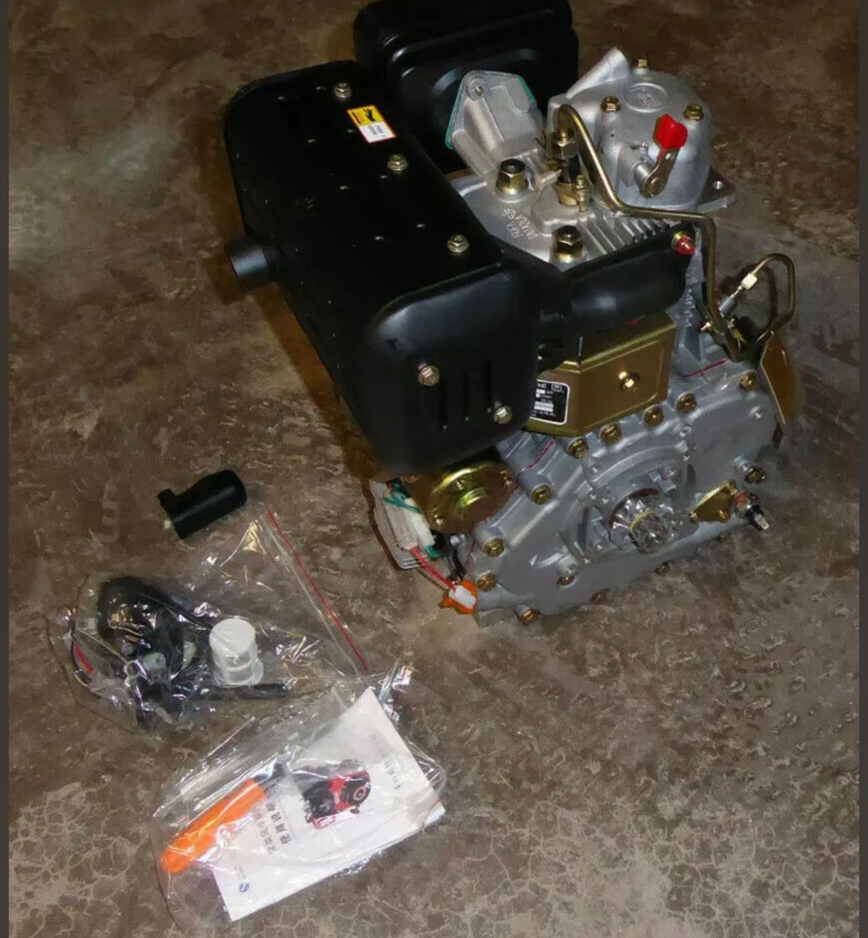 NEW AND UNUSED CHANGHAI 192FA DIESEL ENGINE, SUITABLE FOR MINI DIGGER, STILL IN BOX *PLUS VAT* - Image 5 of 6