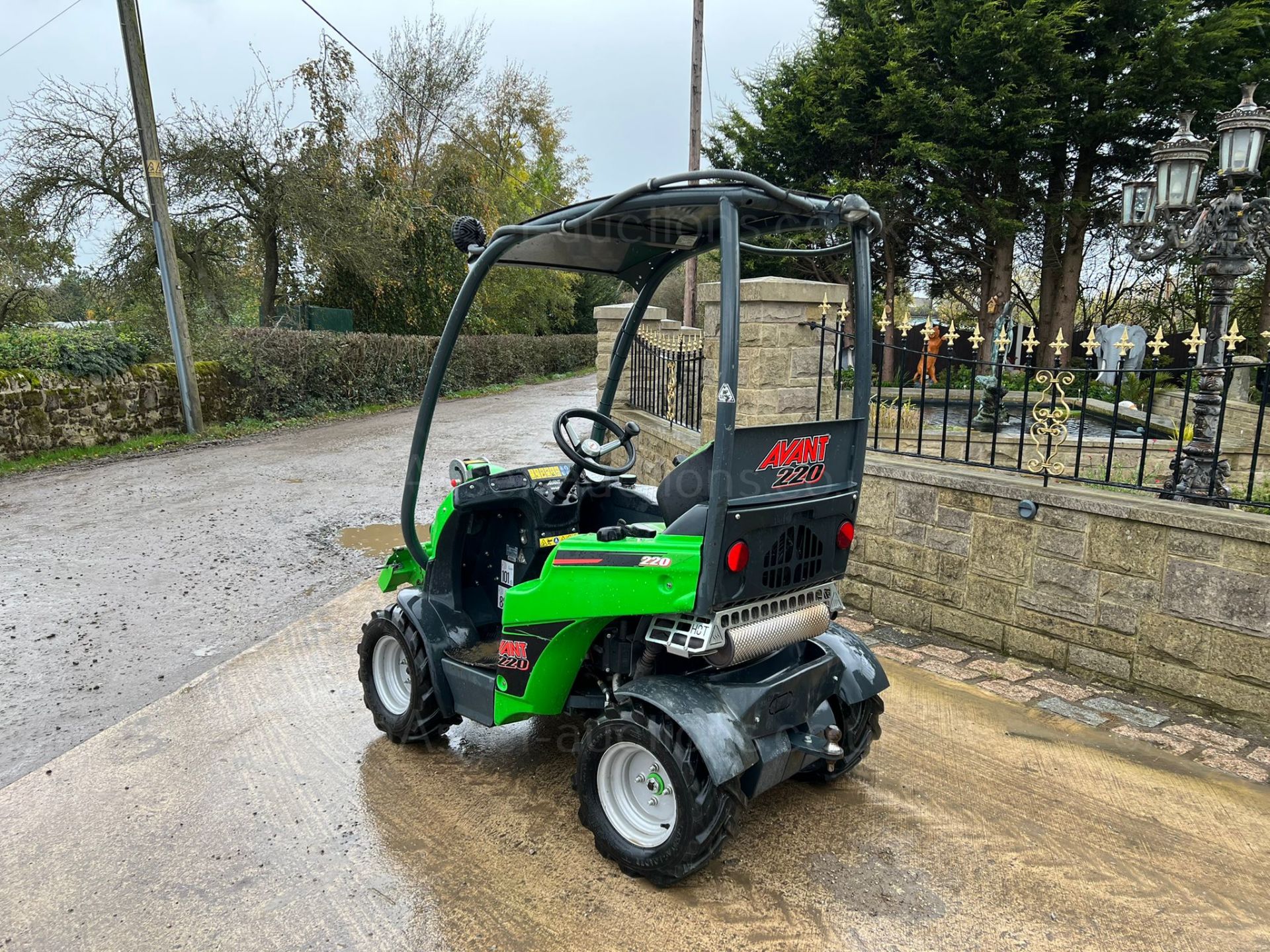 2018 AVANT 220 MULTI-FUNCTIONAL LOADER, RUNS DRIVES AND LIFTS, SHOWING A LOW 379 HOURS *PLUS VAT* - Image 8 of 14