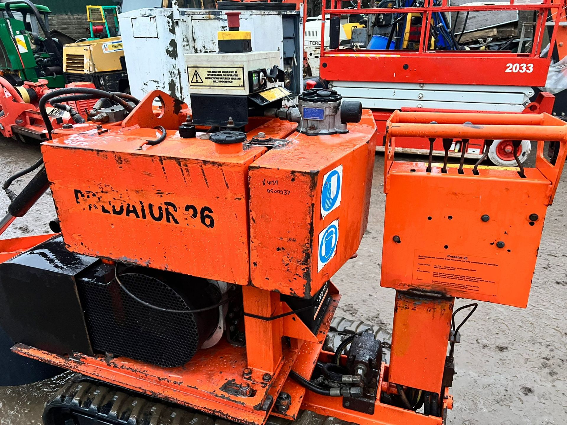PREDATOR P26 TRACKED STUMP GRINDER, RUNS DRIVES AND WORKS, SWING SLEW - LEFT AND RIGHT *PLUS VAT* - Image 11 of 21