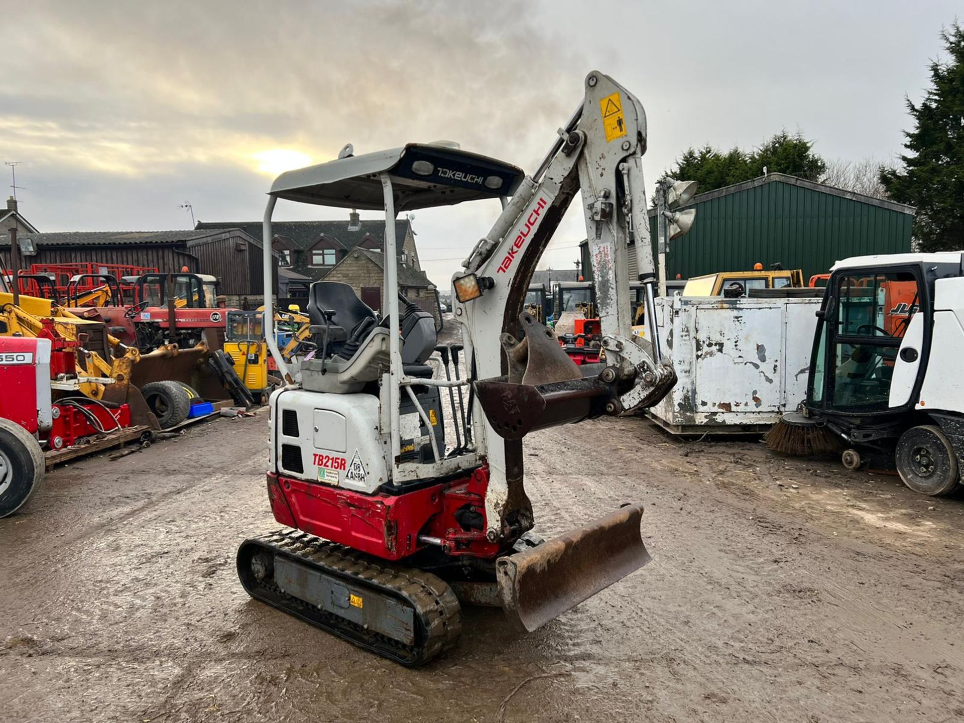 2015 TAKEUCHI TB215R 1.5 TON MINI DIGGER, RUNS DRIVES AND WORKS, 2 BUCKETS *PLUS VAT*