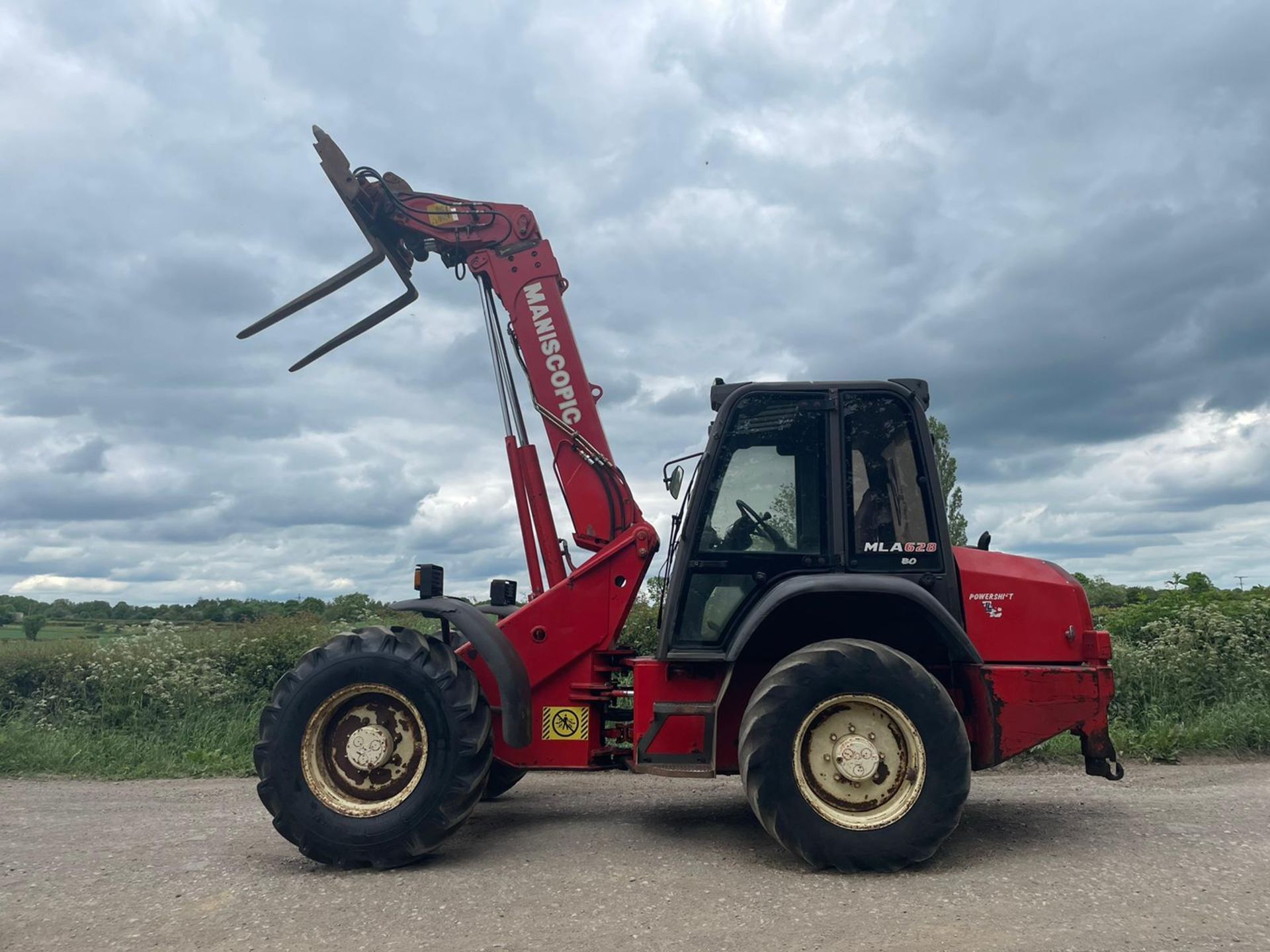 2000 MANITOU MLA 628 ARTICULATED TELESCOPIC TELEHANDLER, RUNS DRIVES AND LIFTS *PLUS VAT* - Image 3 of 13