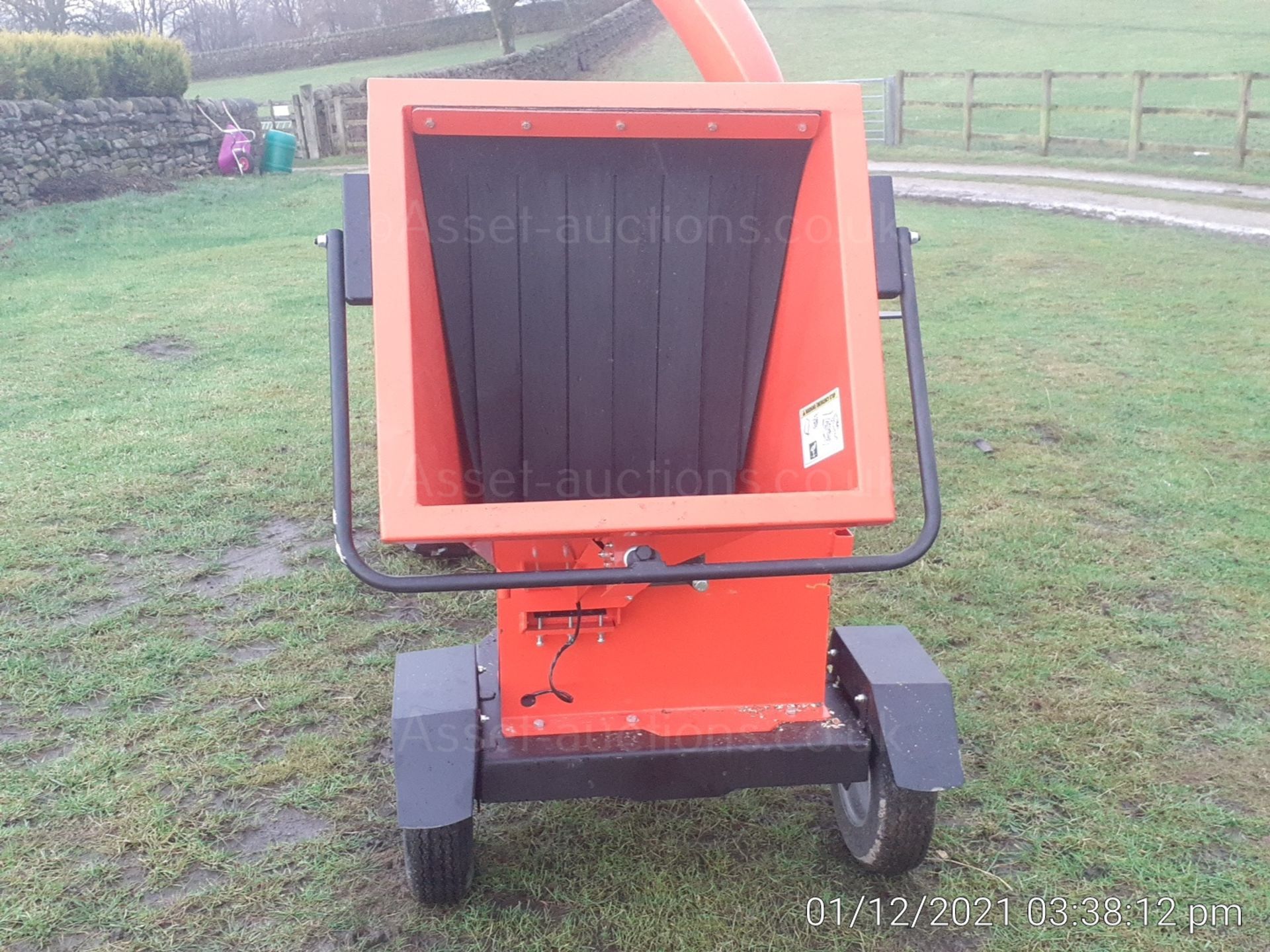 BRAND NEW AND UNUSED DGS1500 420CC 4.5Ó TOWABLE PETROL WOOD CHIPPER *NO VAT* - Image 4 of 11