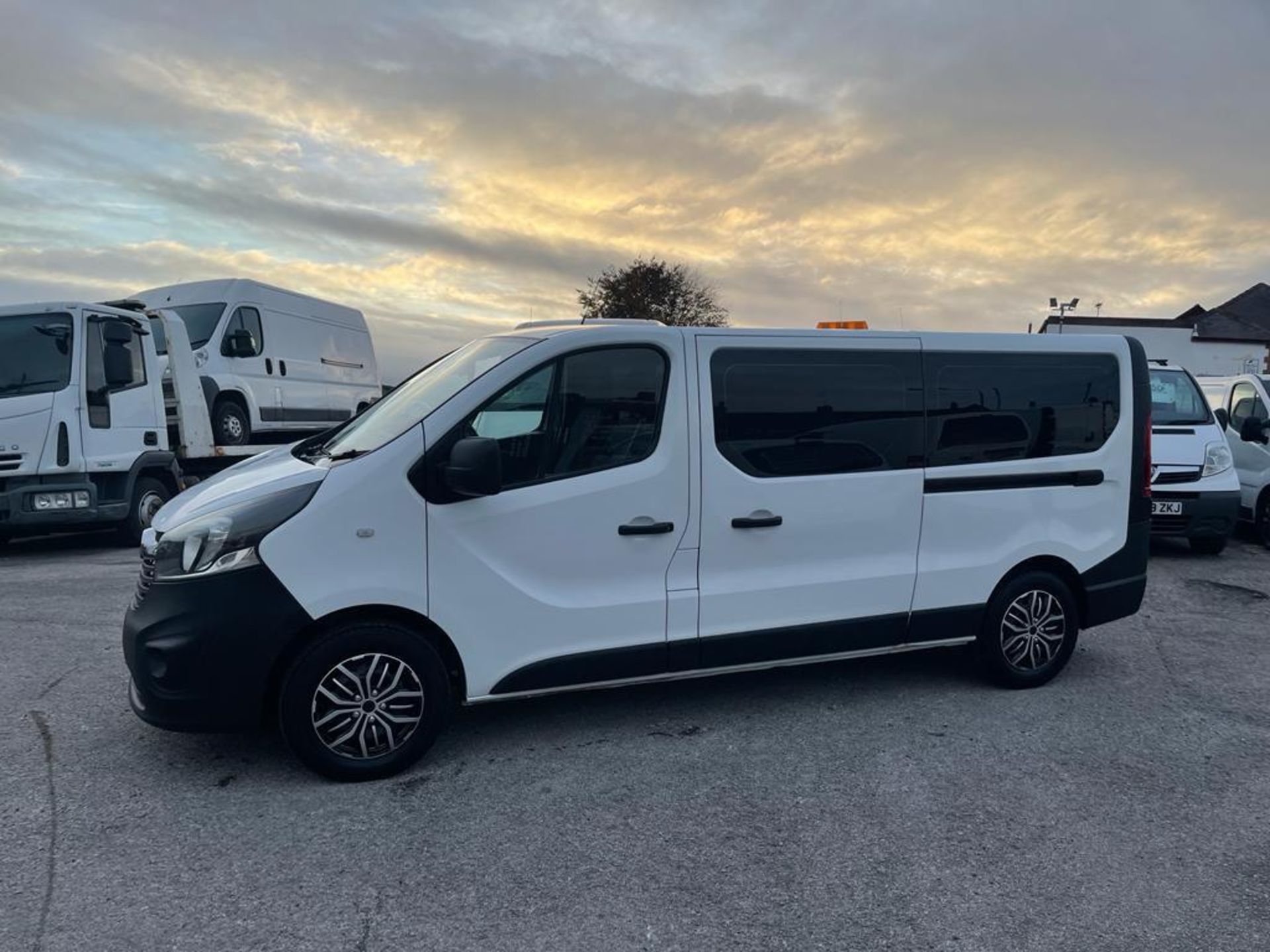 2015 VAUXHALL VIVARO CDTI WHITE 9 SEATER MPV, 1.6 DIESEL ENGINE, 85,736 MILES *NO VAT* - Image 4 of 14