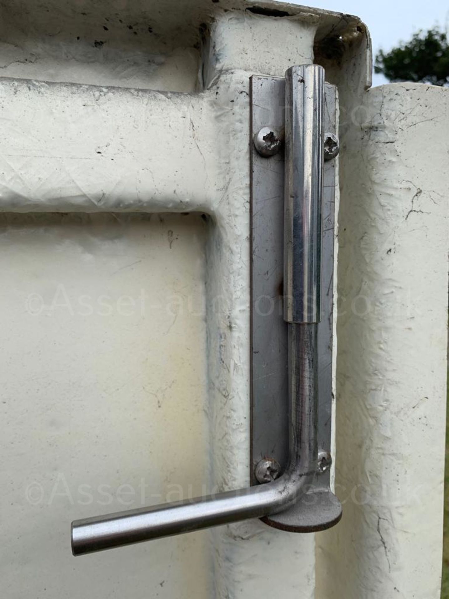FORMER ELECTRICITY SUB-STATION FIBREGLASS TRANSFORMER HOUSING TR7, UP TO 8 AVAILABLE *PLUS VAT* - Image 7 of 14