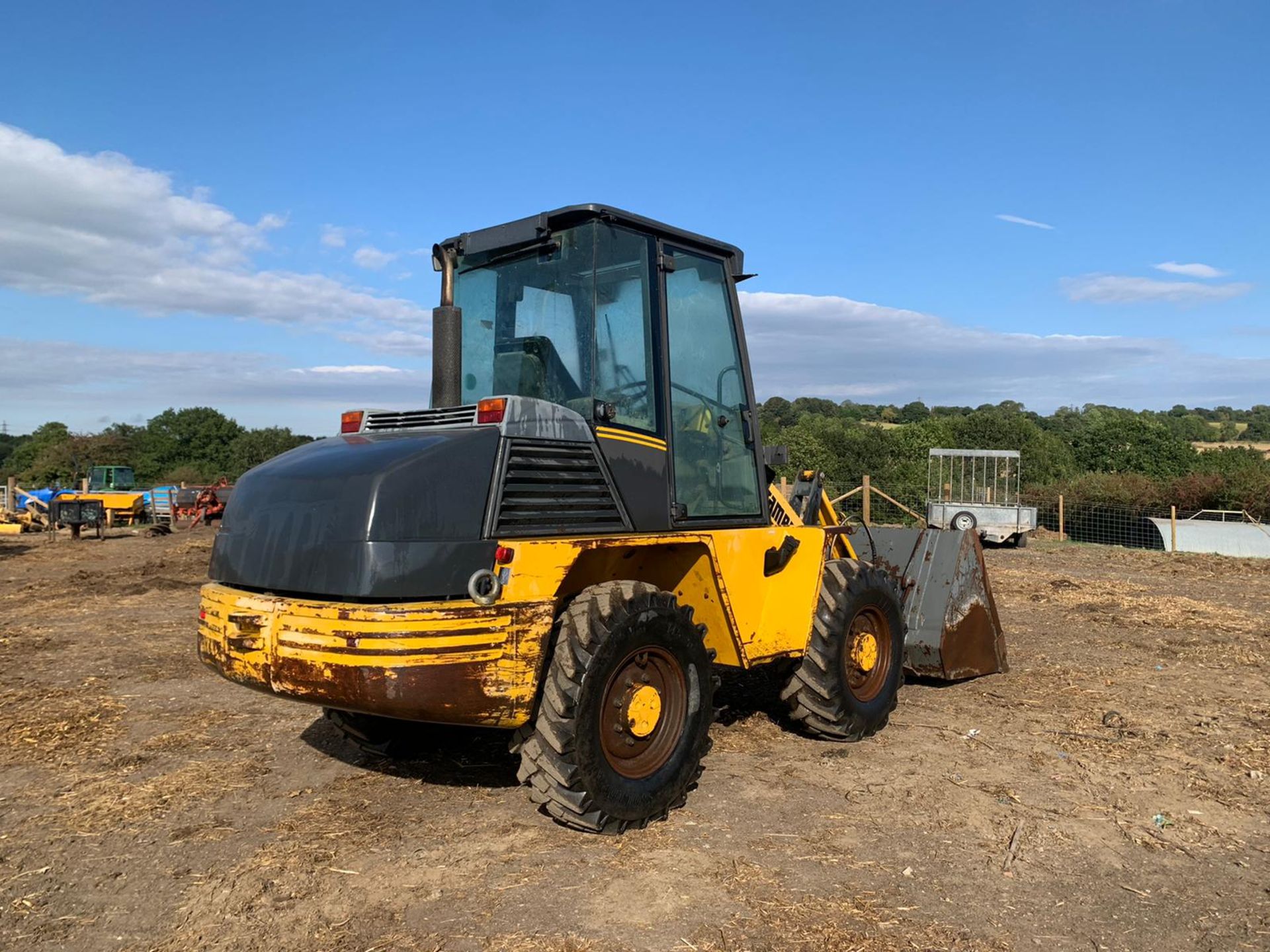 KRAMER ALLRAD 420 4WS LOADING SHOVEL, RUNS DRIVES AND LIFTS, HYDRAULIC QUCIK HITCH *PLUS VAT* - Image 6 of 16