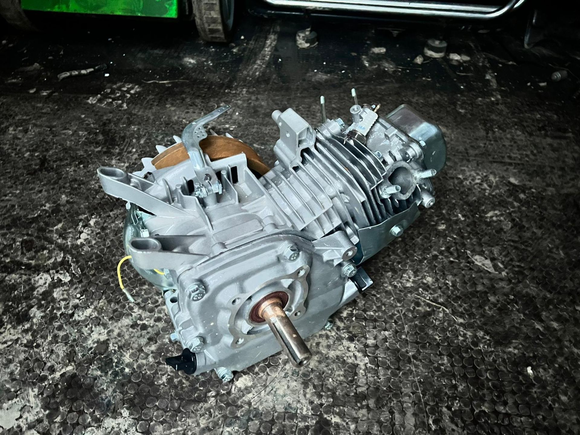 NEW AND UNUSED 6.5hp SINGLE CYLINDER ENGINE, MANUAL INCLUDED *PLUS VAT* - Image 2 of 4