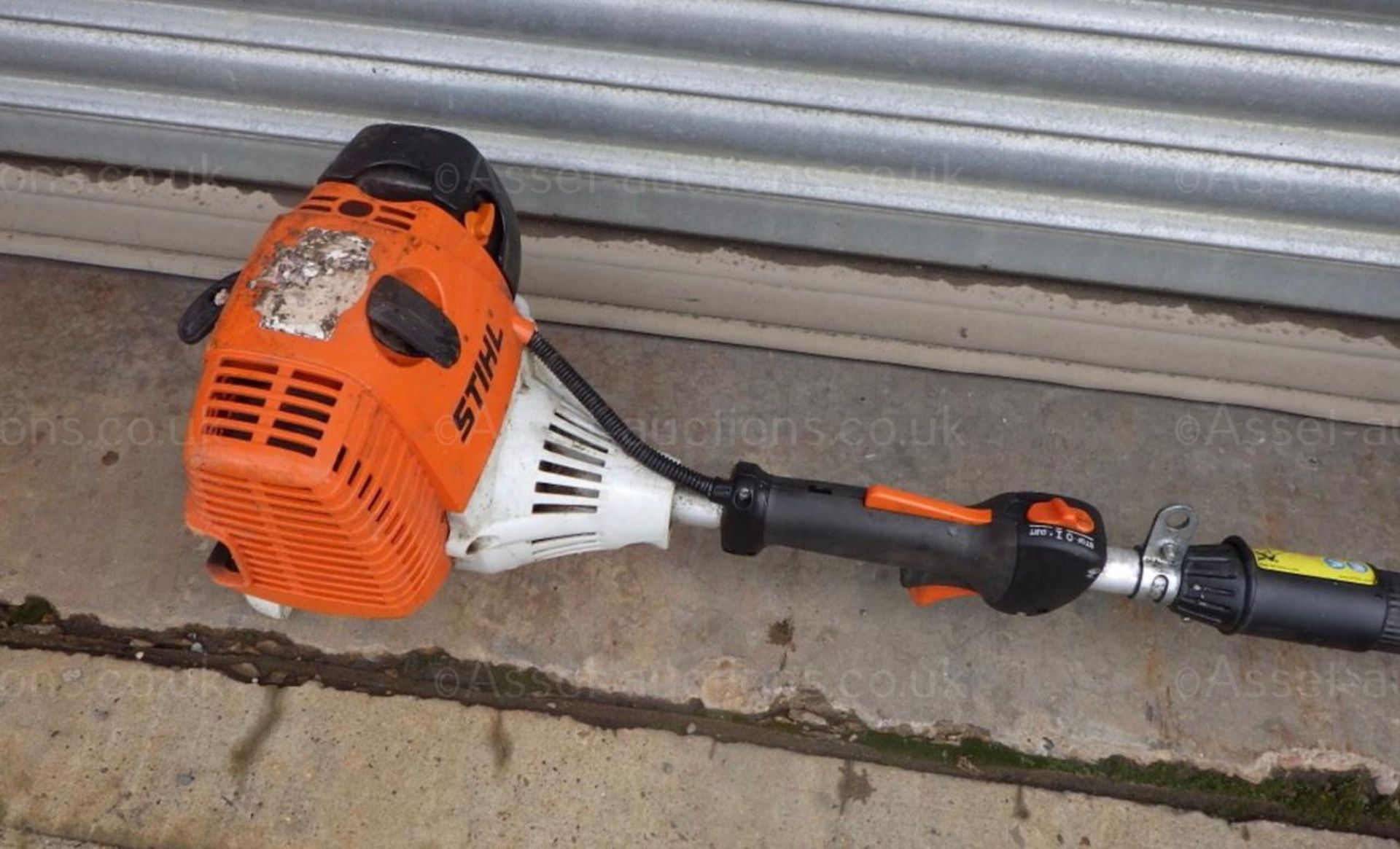 2016 STIHL HT131 POLE SAW WITH CHAINSAW HEAD, RUNS AND WORKS, DIRECT COUNCIL, BAR COVER INCLUDED - Image 3 of 5