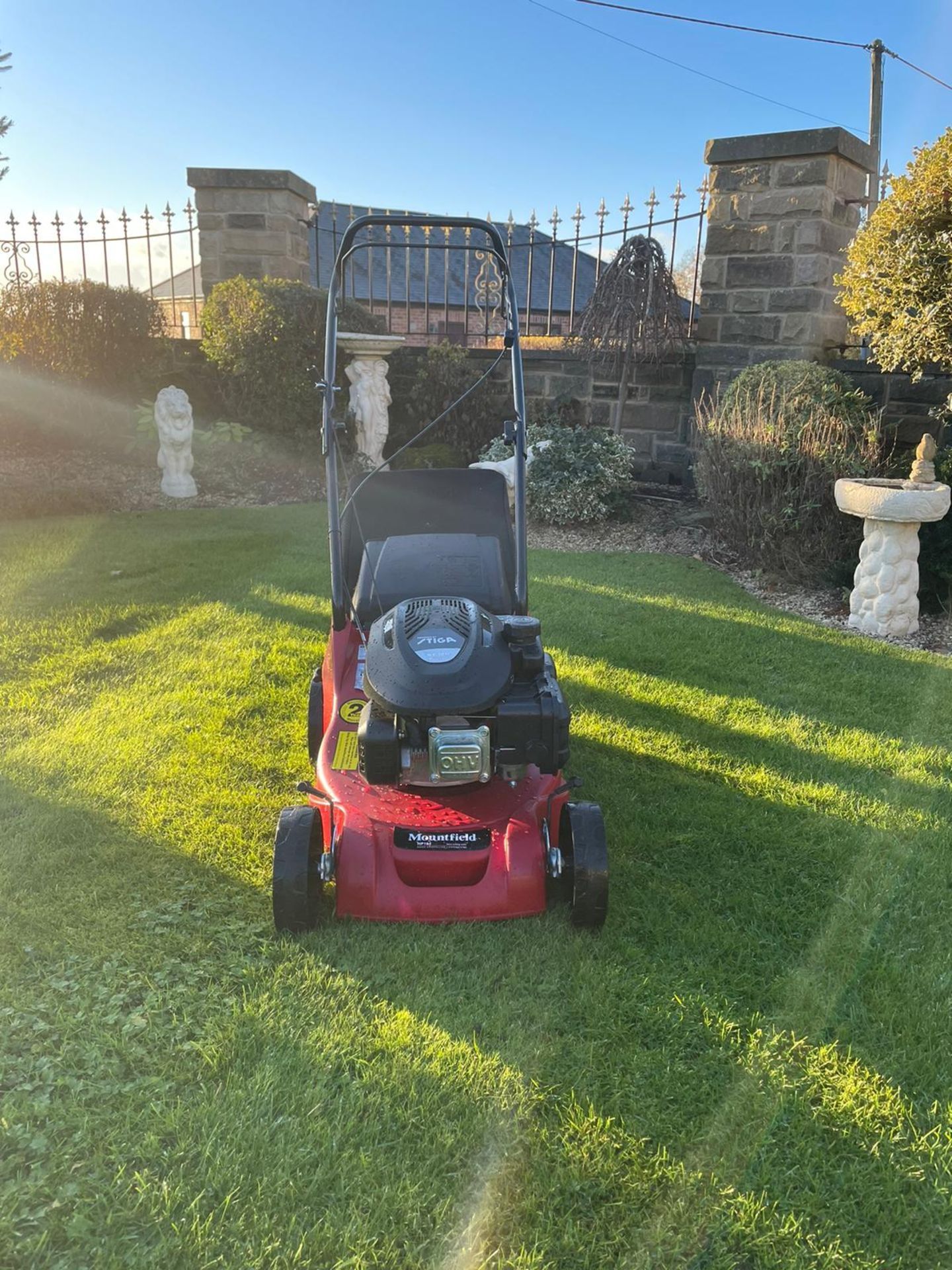 NEW AND UNUSED 2021 MOUNTFIELD EP 414 PUSH LAWN MOWER, FULLY ASSEMBLED *NO VAT* - Image 3 of 5