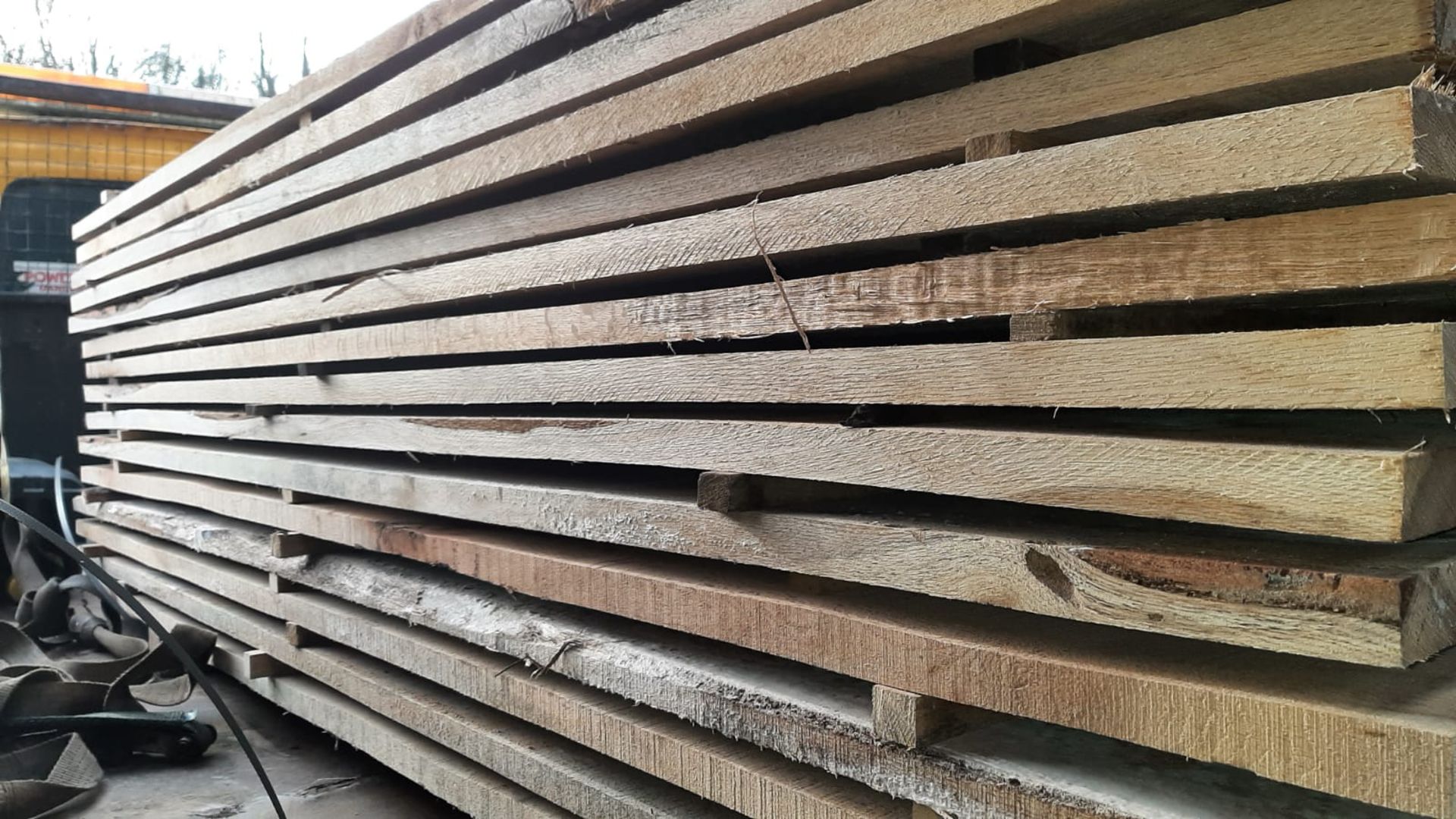 50 x OAK BOARDS B GRADE SAWN, 2.4m x 200 x 30mm, WILL HAVE MARKS ADN SOME SMALL SPLITS *NO VAT* - Image 2 of 3