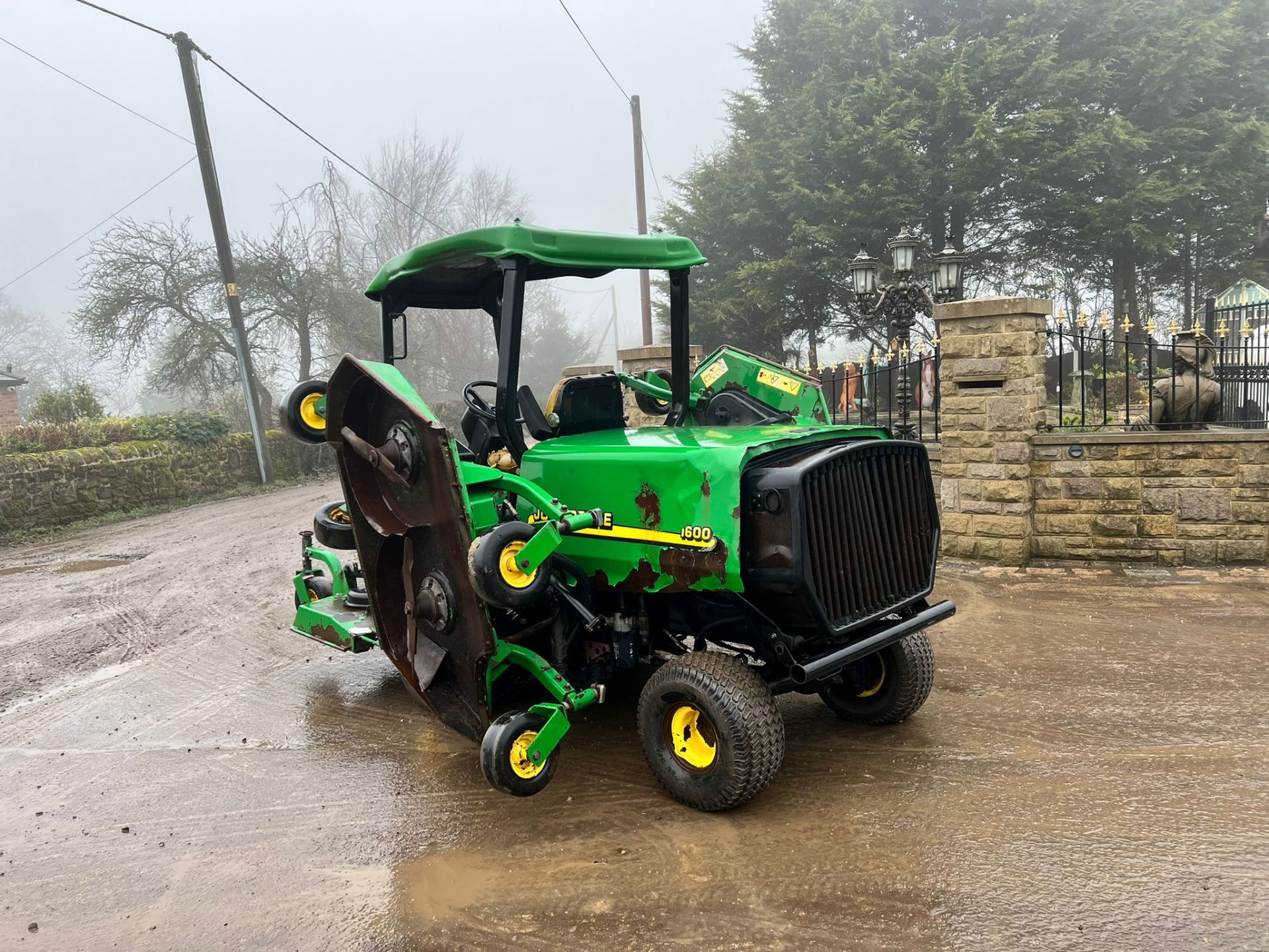 DEERE WAM 1600 4WD TURBO BATWING, RUNS DRIVES AND CUTS, HYDROSTATIC *PLUS VAT* - Image 4 of 14