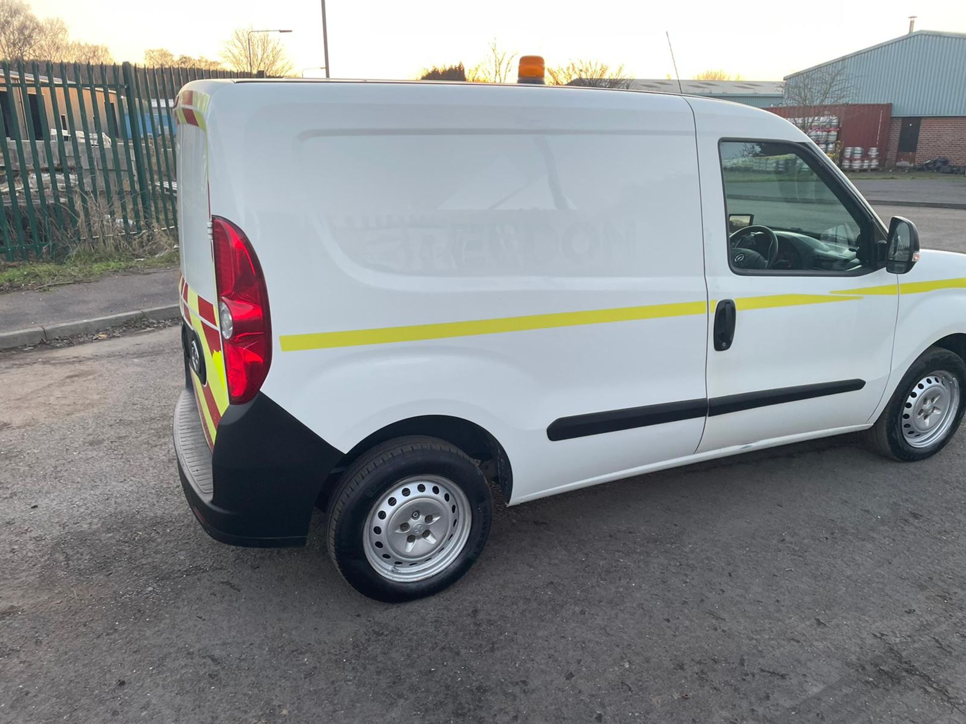 2015/65 VAUXHALL COMBO 2000 L1H1 CDTI SS E-FLEX WHITE PANEL VAN, 121,144 MILES *NO VAT* - Image 7 of 20