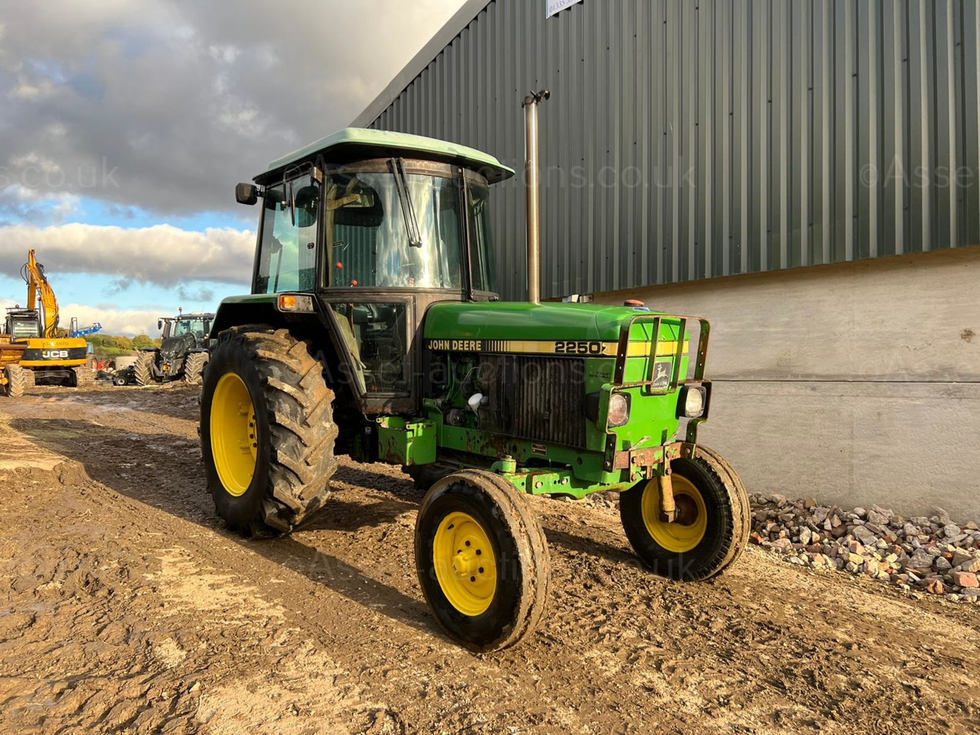 JOHN DEERE 2250 62hp TRACTOR, RUNS AND DRIVES, CABBED, 2 SPOOLS *PLUS VAT*