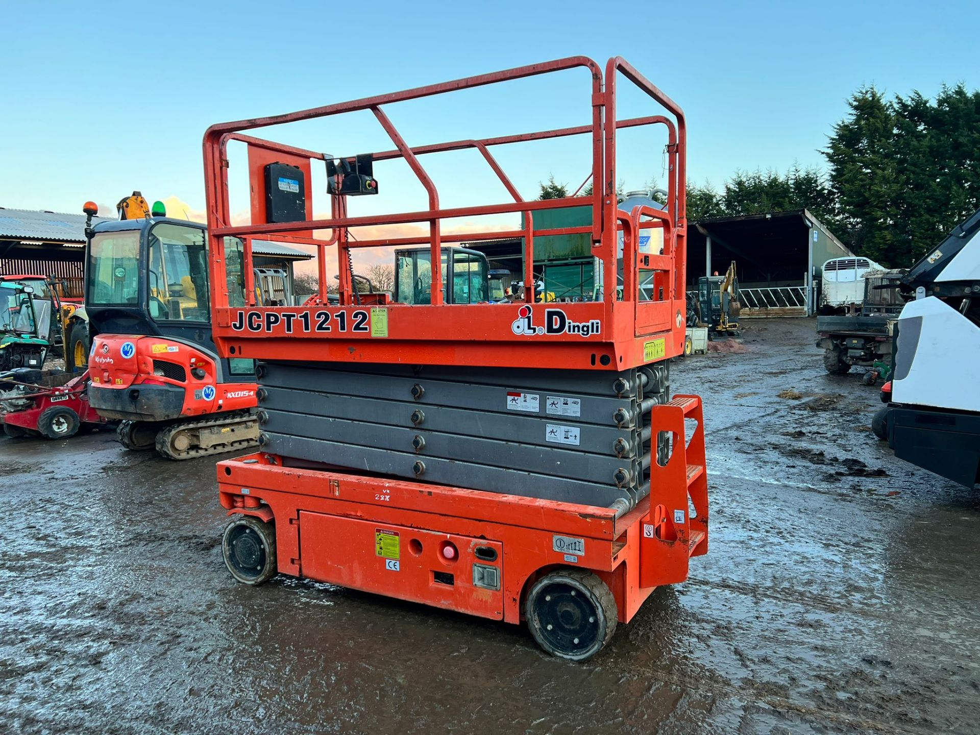 2012 DINGLI JCPT1212 ELECTRIC SCISSOR LIFT, SHOWING A LOW 393 HOURS *PLUS VAT* - Image 5 of 11